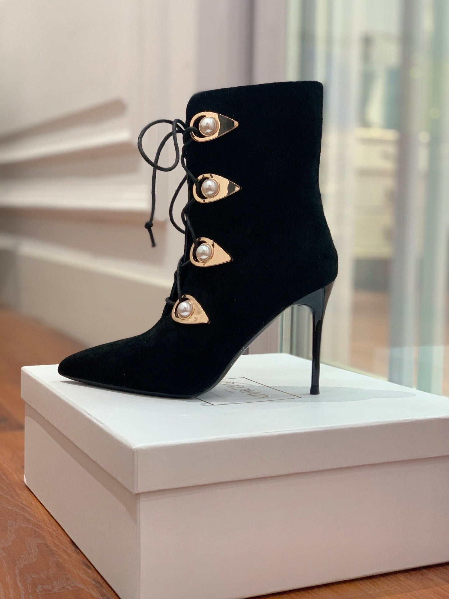 Черевики BALMAIN 26S, 95 ММ, ЧОРНА ЗАМША, ҐУДЗИК-ПЕРЛИНА