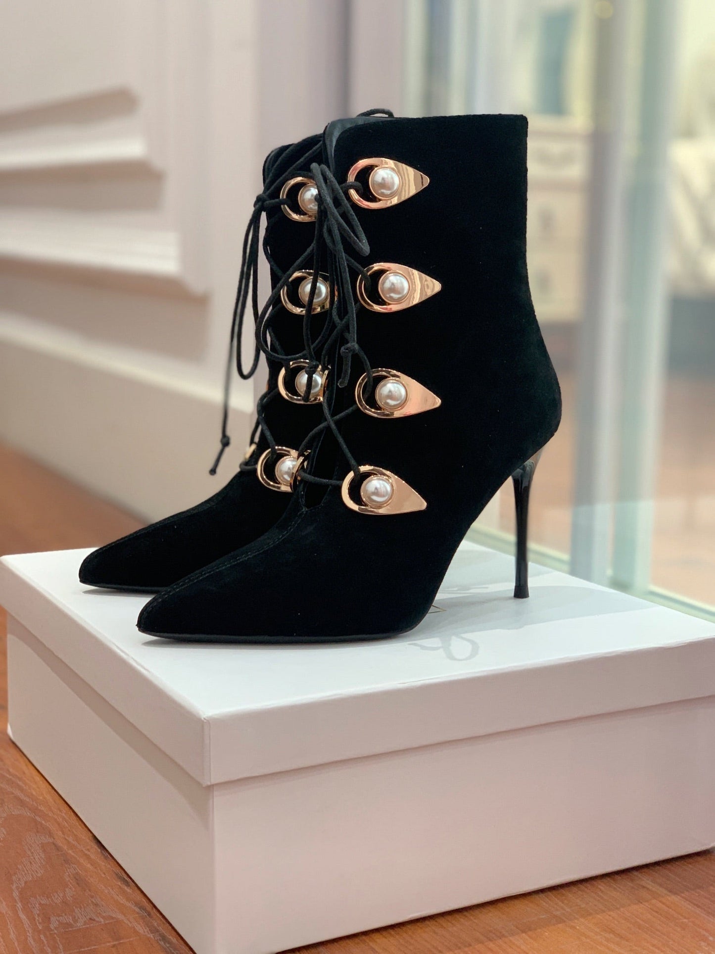 Черевики BALMAIN 26S, 95 ММ, ЧОРНА ЗАМША, ҐУДЗИК-ПЕРЛИНА