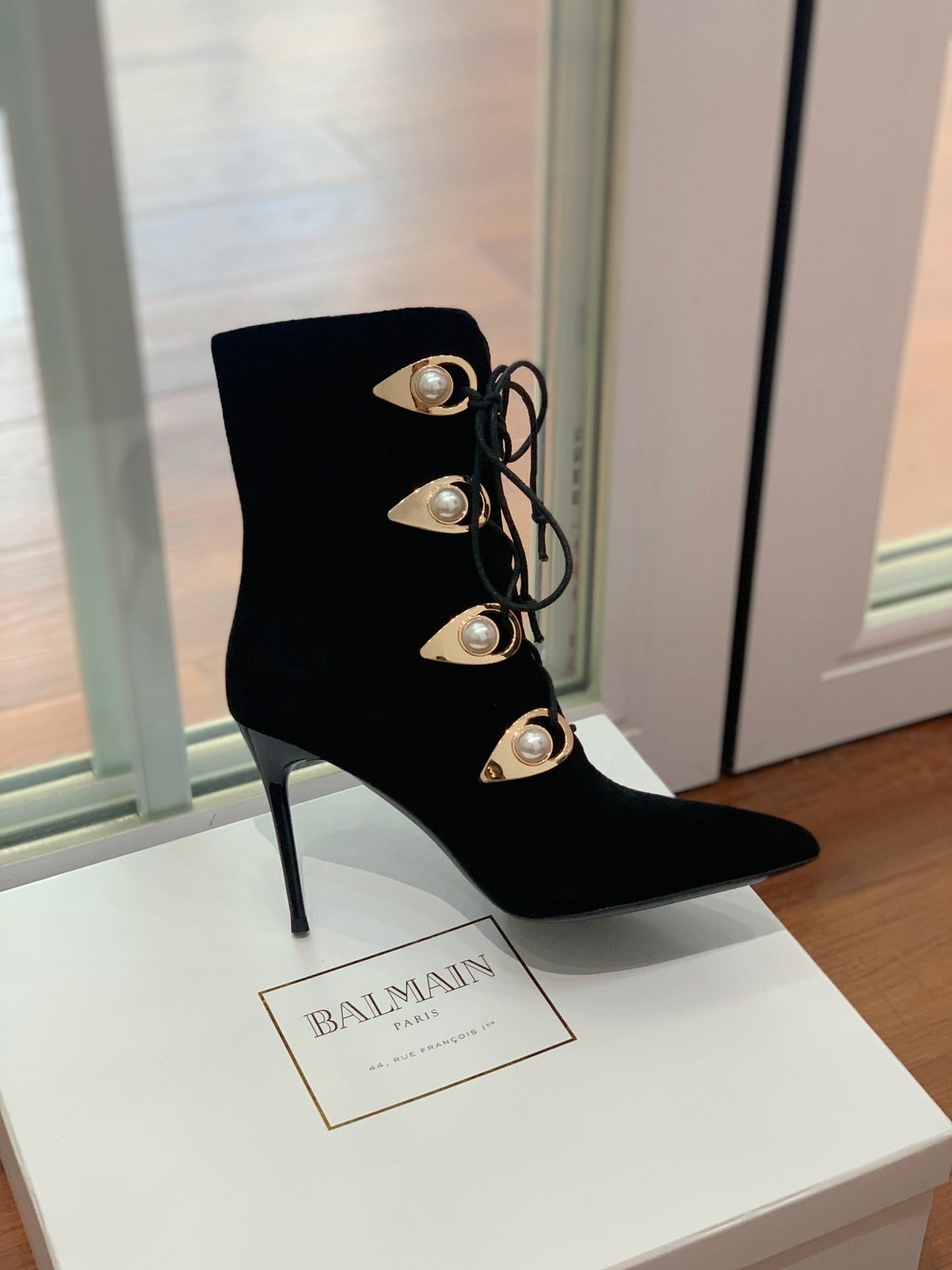 Черевики BALMAIN 26S, 95 ММ, ЧОРНА ЗАМША, ҐУДЗИК-ПЕРЛИНА
