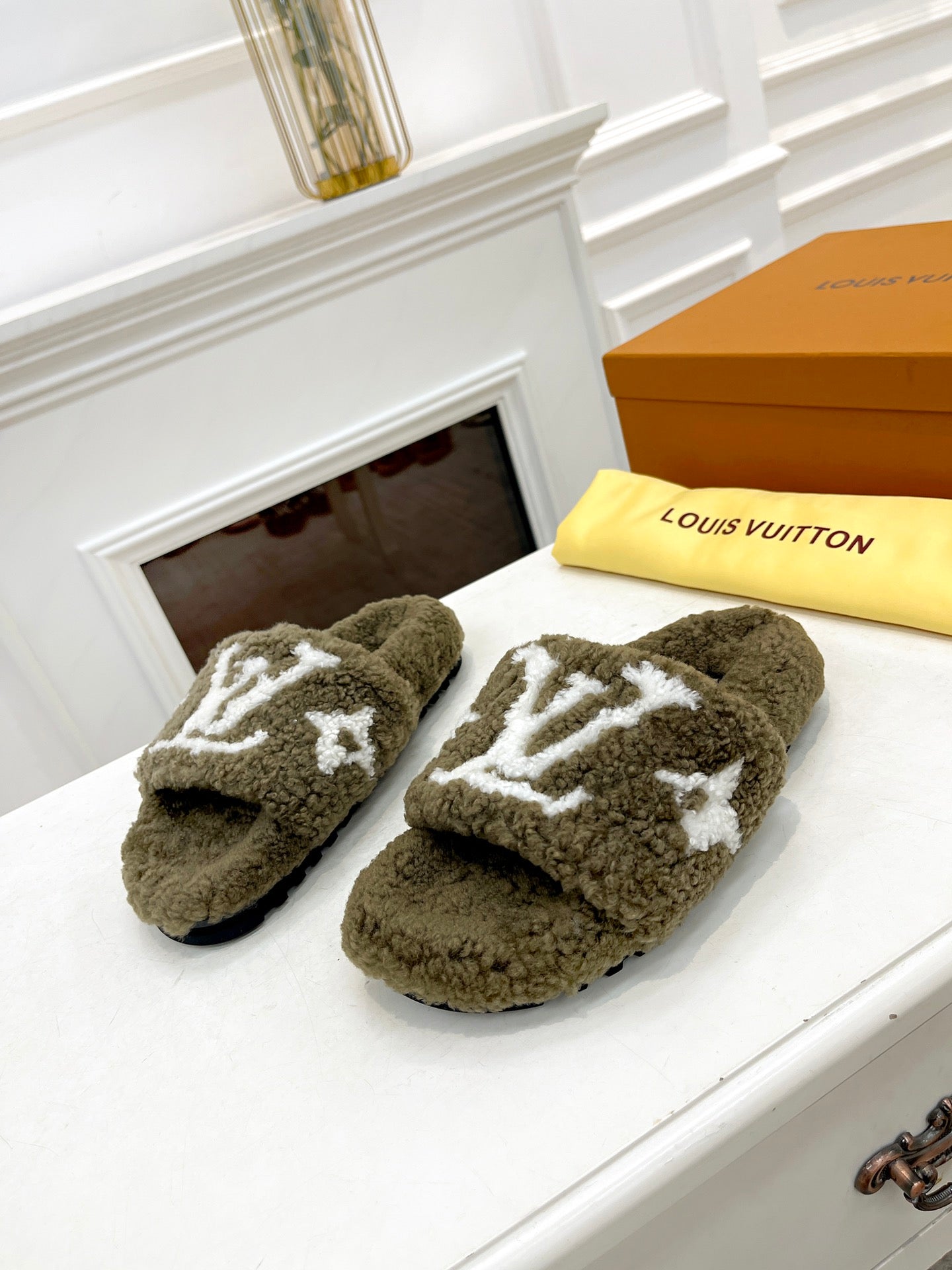 LV FLAT SLIPPER IN ARMY GREEN MIX WHITE SHEARLING - 35