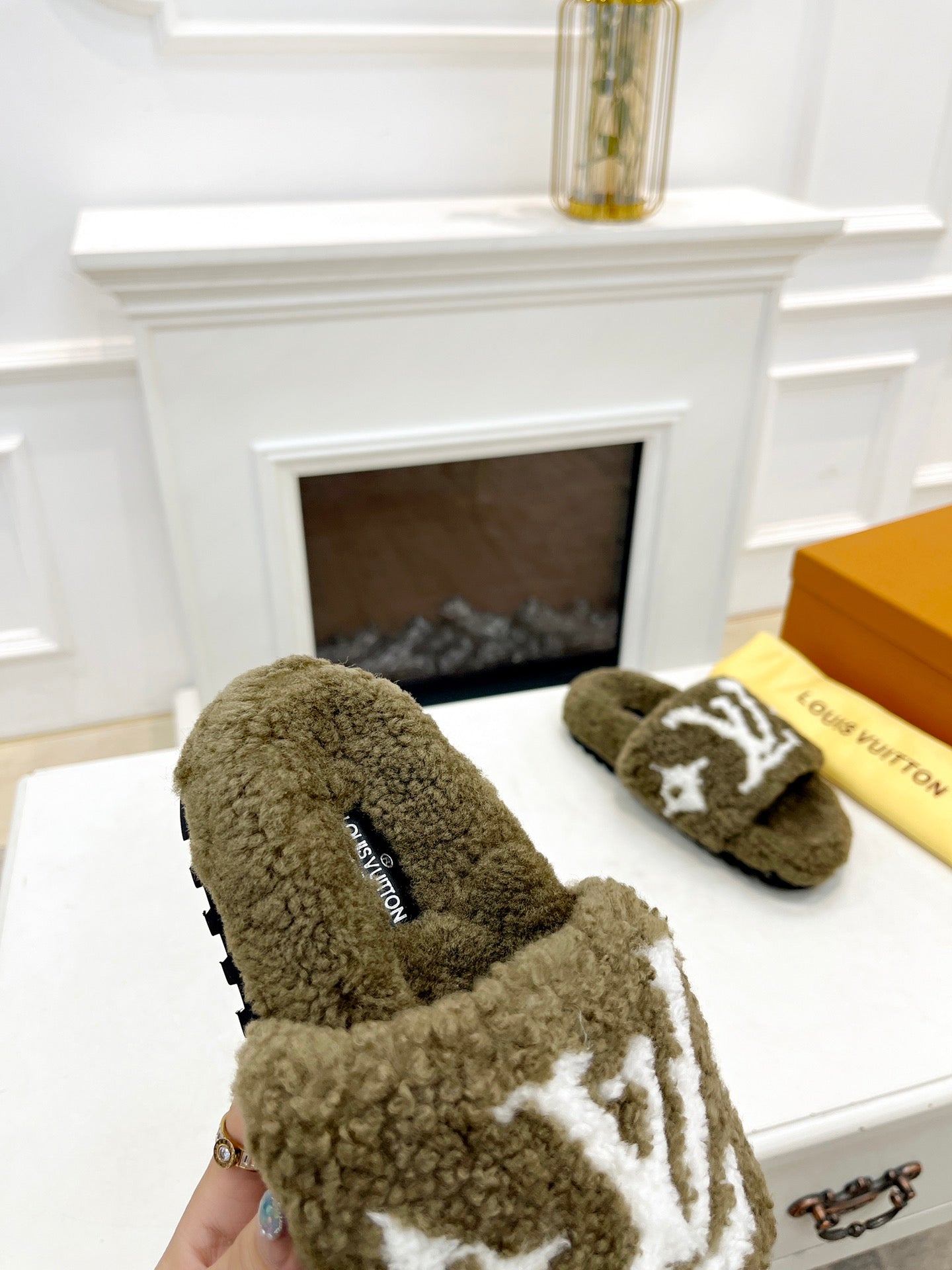 LV FLAT SLIPPER IN ARMY GREEN MIX WHITE SHEARLING - 35