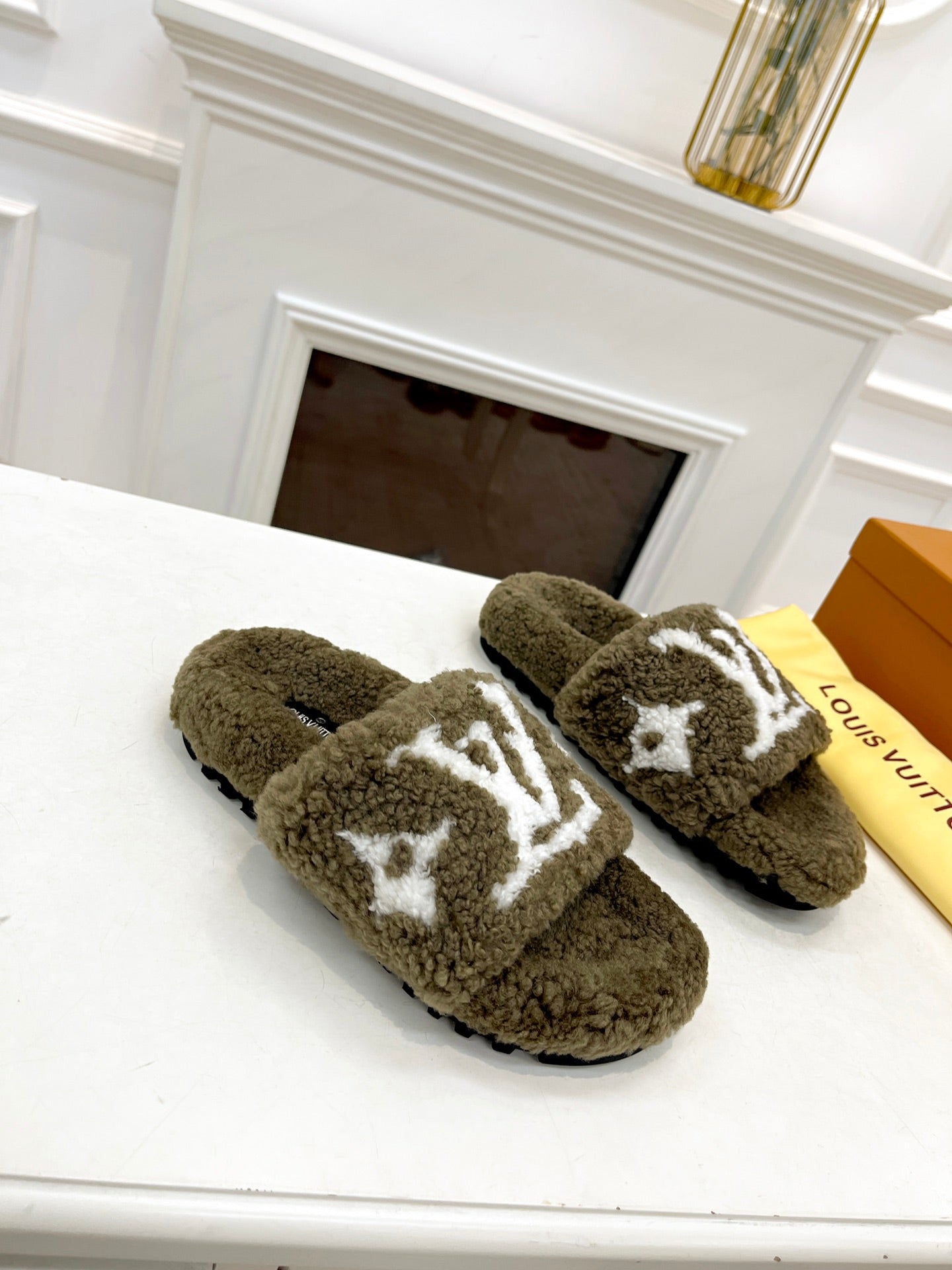 LV FLAT SLIPPER IN ARMY GREEN MIX WHITE SHEARLING - 35