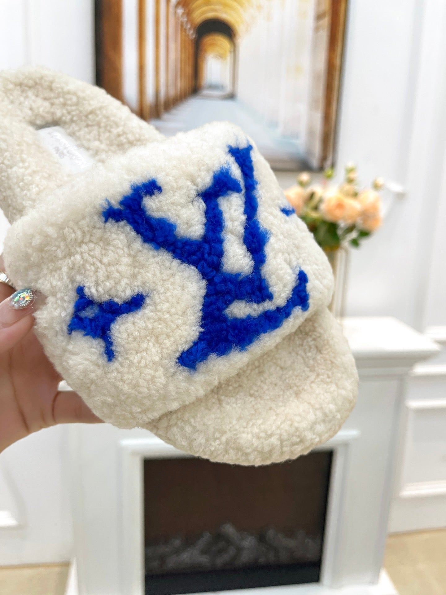 LV FLAT SLIPPER IN WHITE MIX COBALT BLUE SHEARLING - 35