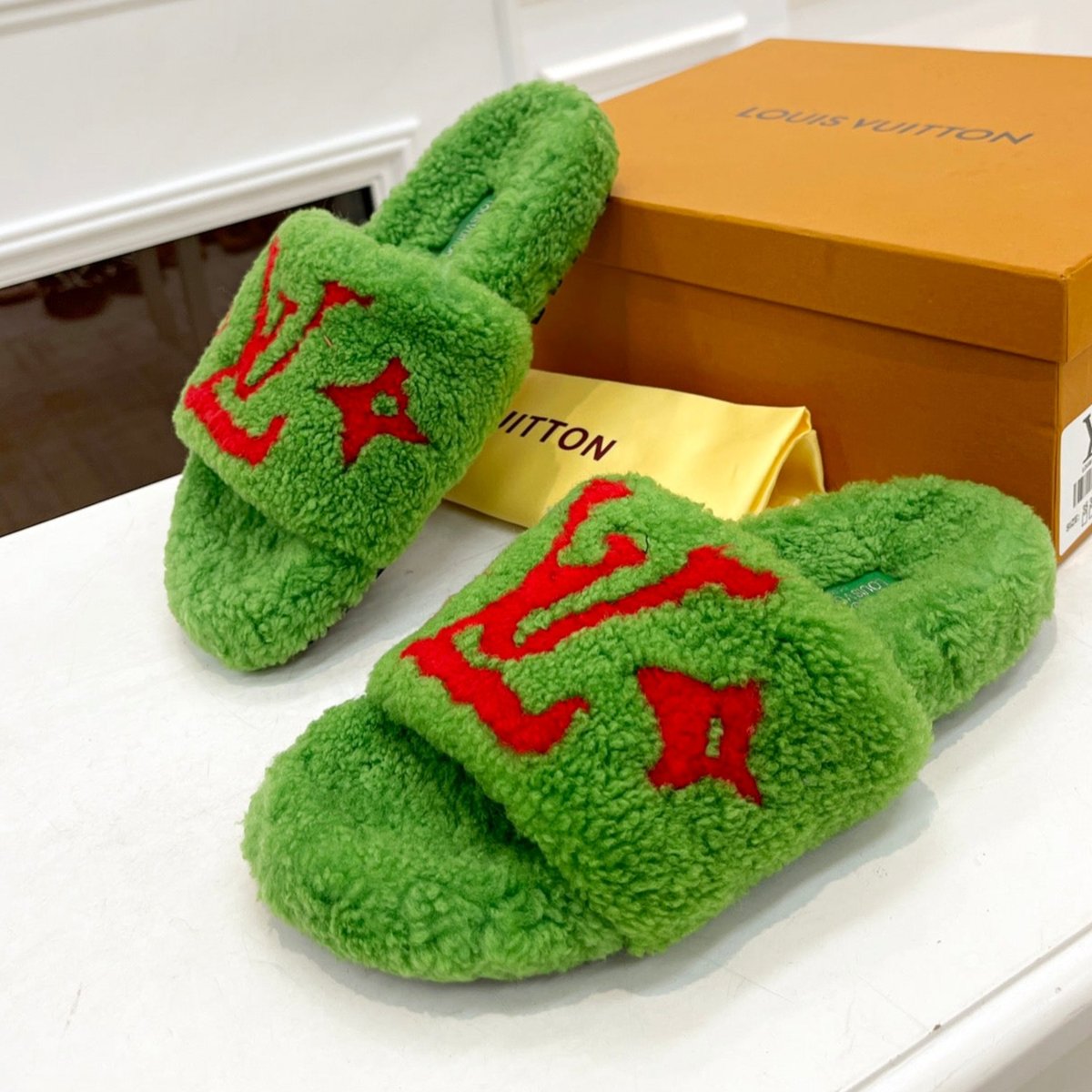 LV FLAT SLIPPER IN LAWN GREEN MIX CHERRY RED SHEARLING - 35