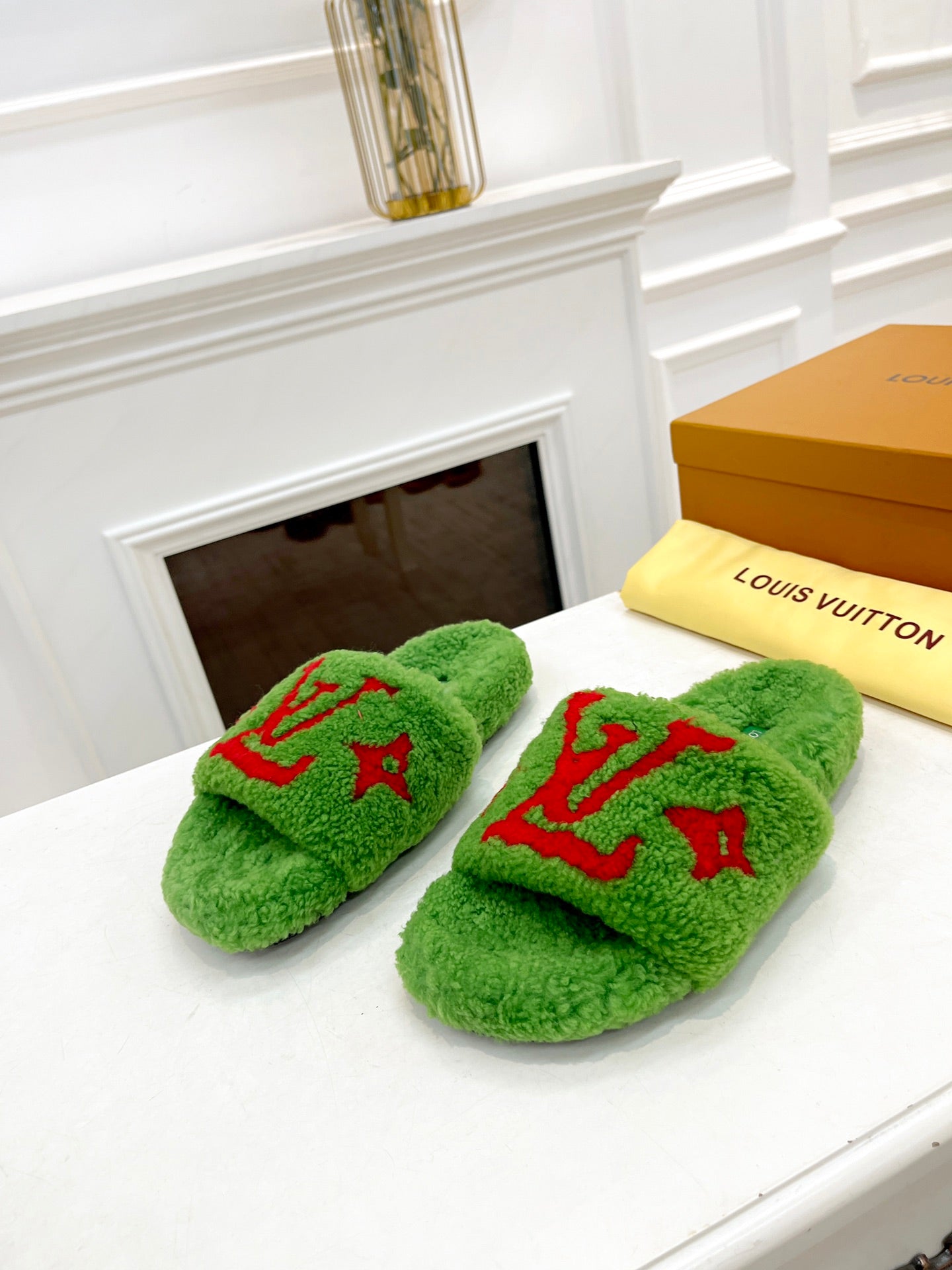 LV FLAT SLIPPER IN LAWN GREEN MIX CHERRY RED SHEARLING - 35
