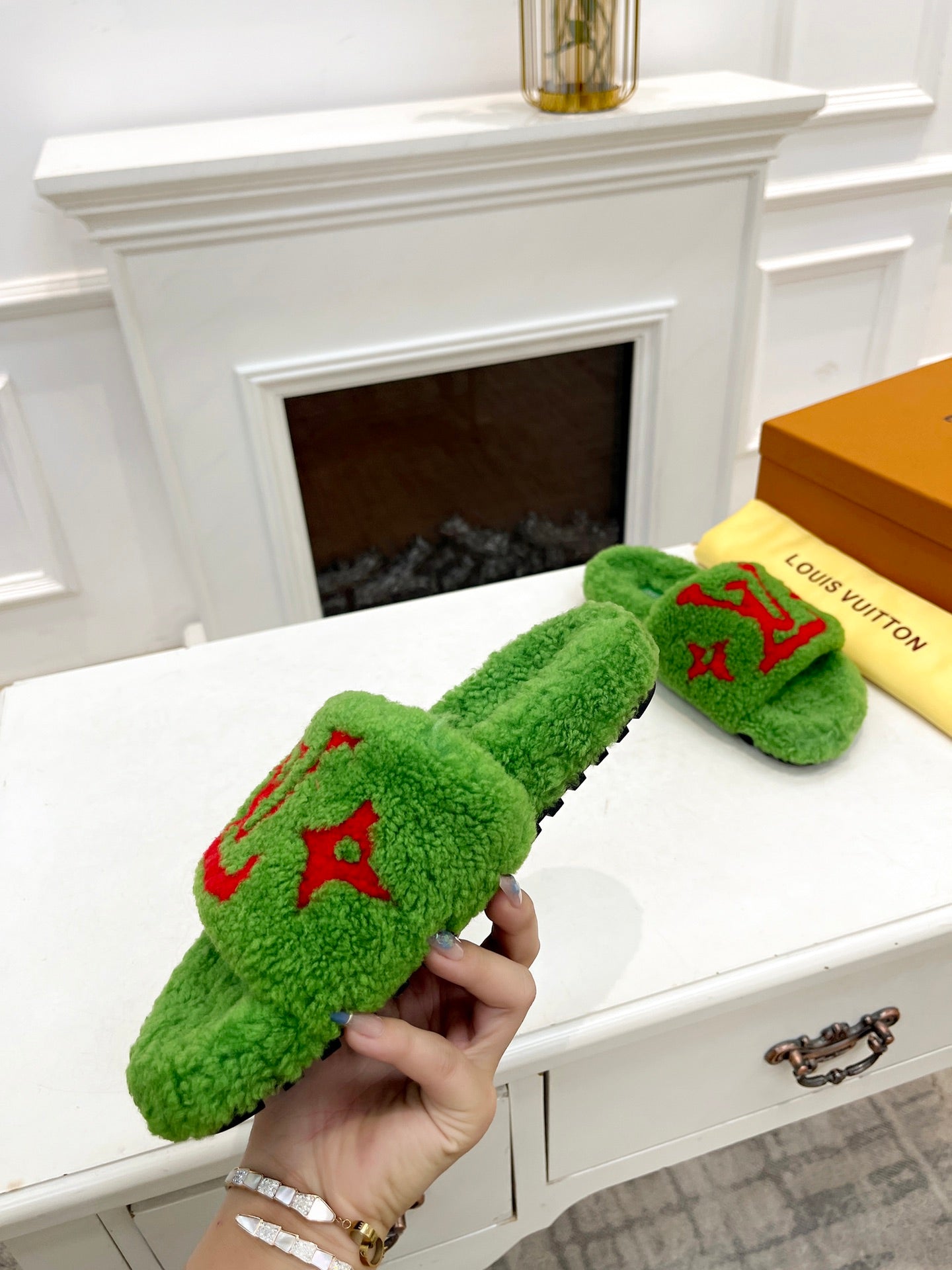 LV FLAT SLIPPER IN LAWN GREEN MIX CHERRY RED SHEARLING - 35