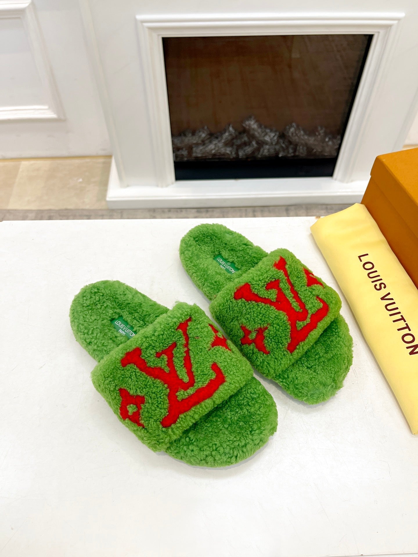 LV FLAT SLIPPER IN LAWN GREEN MIX CHERRY RED SHEARLING - 35