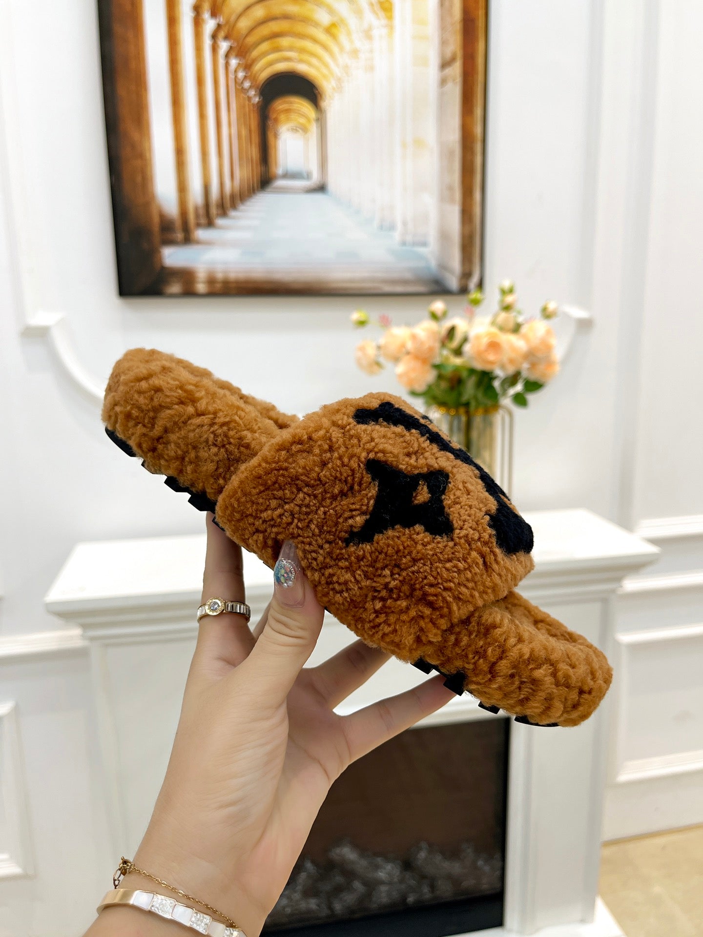 LV FLAT SLIPPER IN GINGERBREAD BROWN MIX BLACK SHEARLING - 35