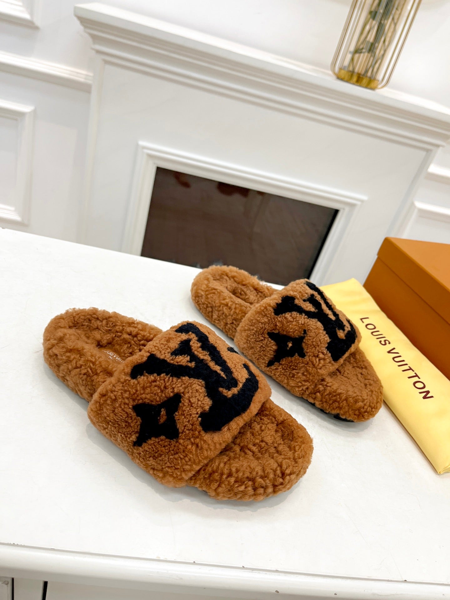 LV FLAT SLIPPER IN GINGERBREAD BROWN MIX BLACK SHEARLING - 35