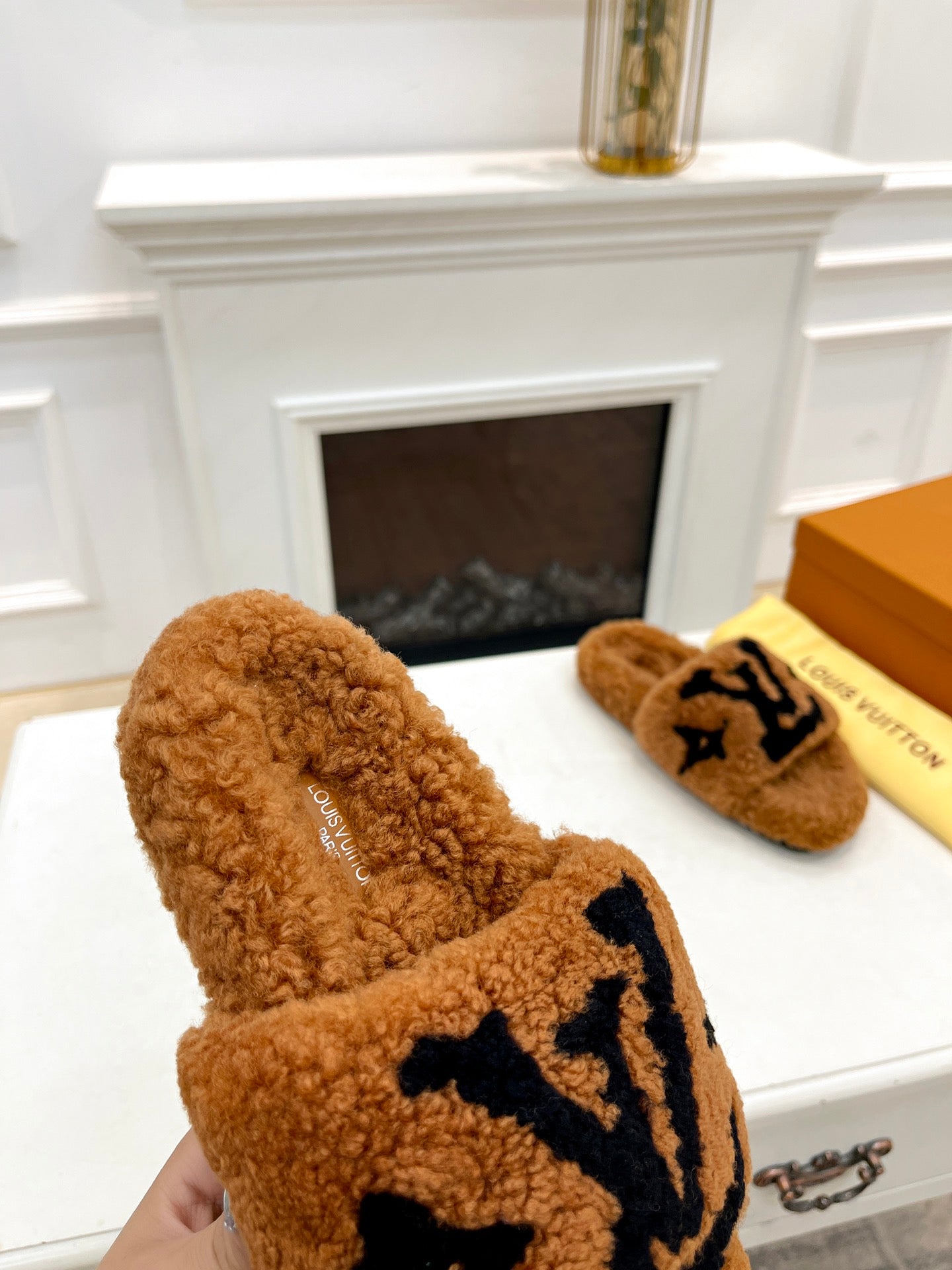 LV FLAT SLIPPER IN GINGERBREAD BROWN MIX BLACK SHEARLING - 35