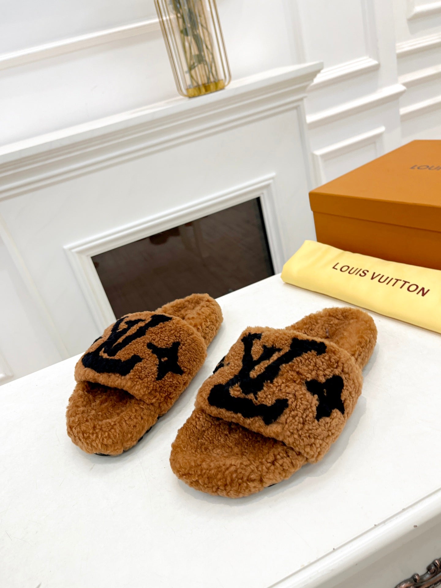 LV FLAT SLIPPER IN GINGERBREAD BROWN MIX BLACK SHEARLING - 35
