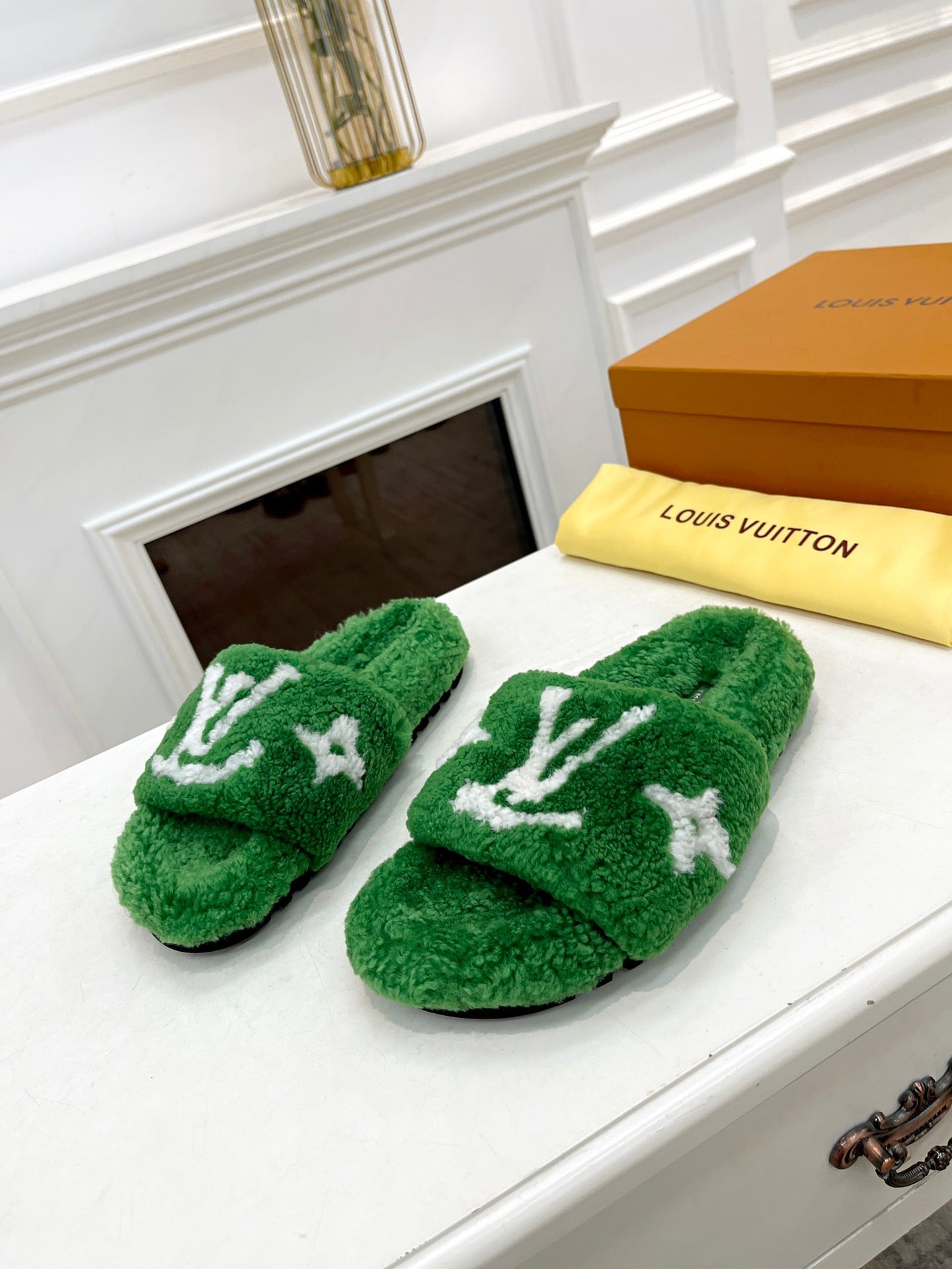 LV FLAT SLIPPER IN EMERALD GREEN MIX WHITE SHEARLING - 35