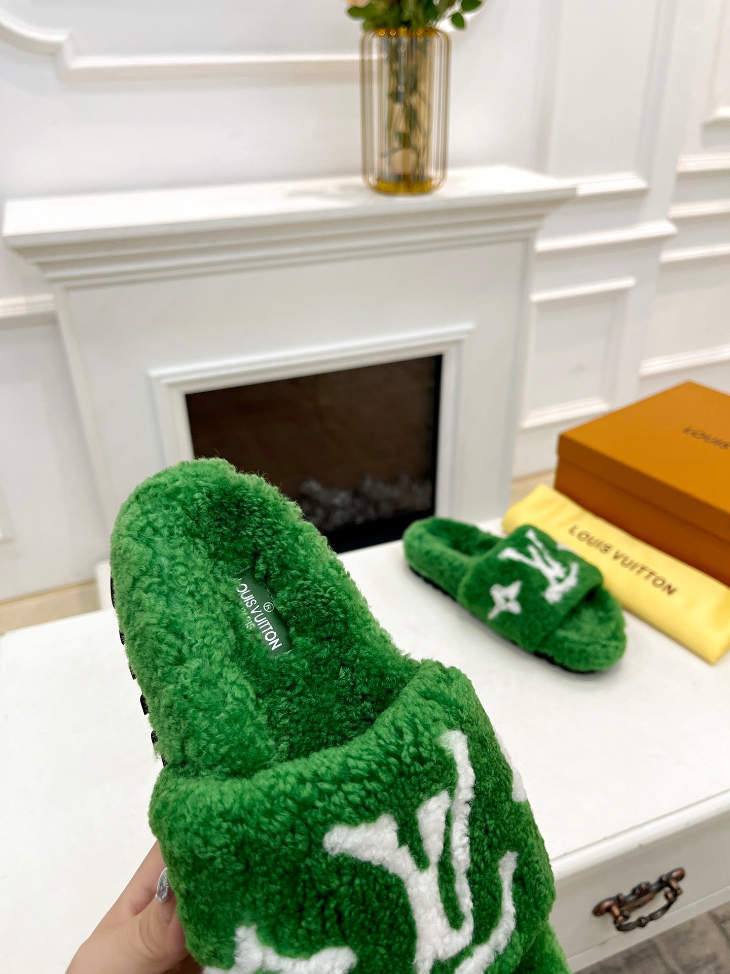 LV FLAT SLIPPER IN EMERALD GREEN MIX WHITE SHEARLING - 35