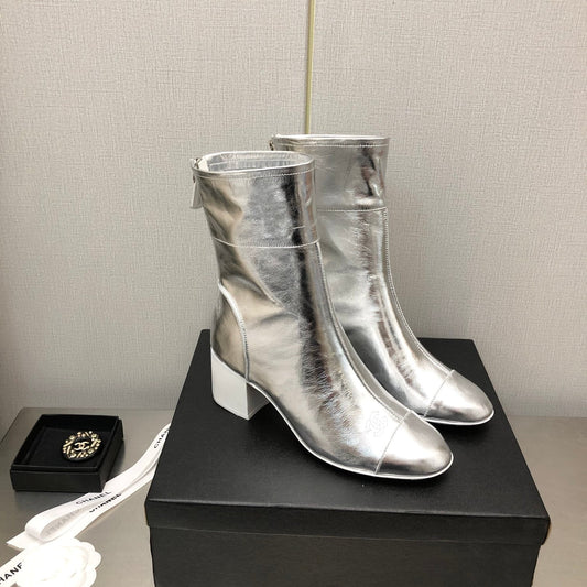 BLOCK HEEL ANKLE BOOTS IN SILVER CALFSKIN - 35