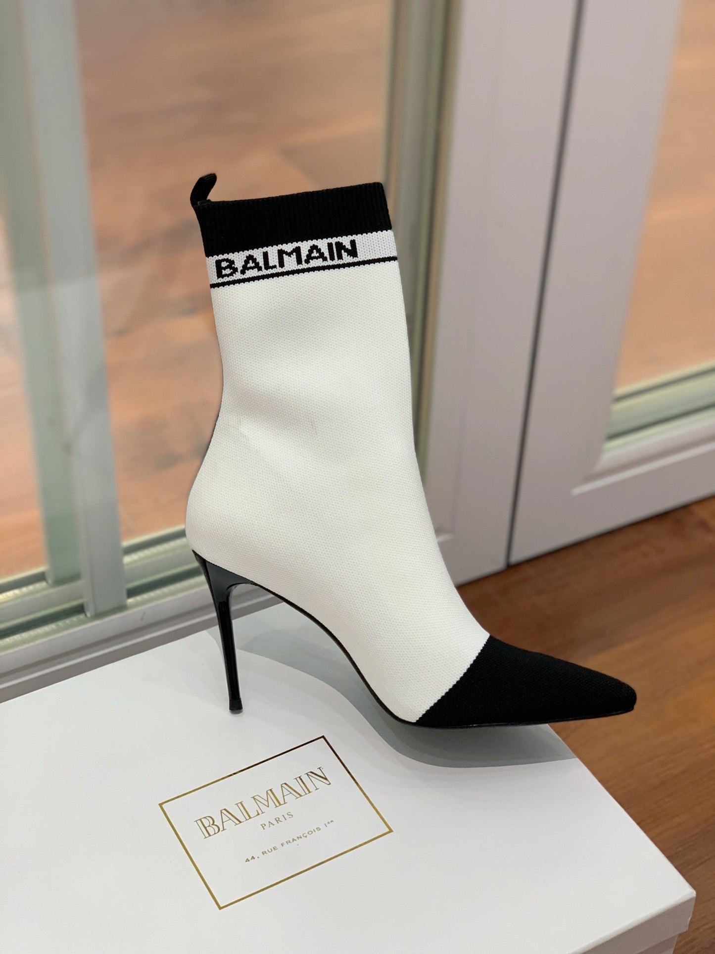 ЧОБОТИ BALMAIN 26S 105 ММ БІЛОГО ТА ЧОРНОГО КОЛЬОРУ З FLYKNIT, СТИЛЬ 18
