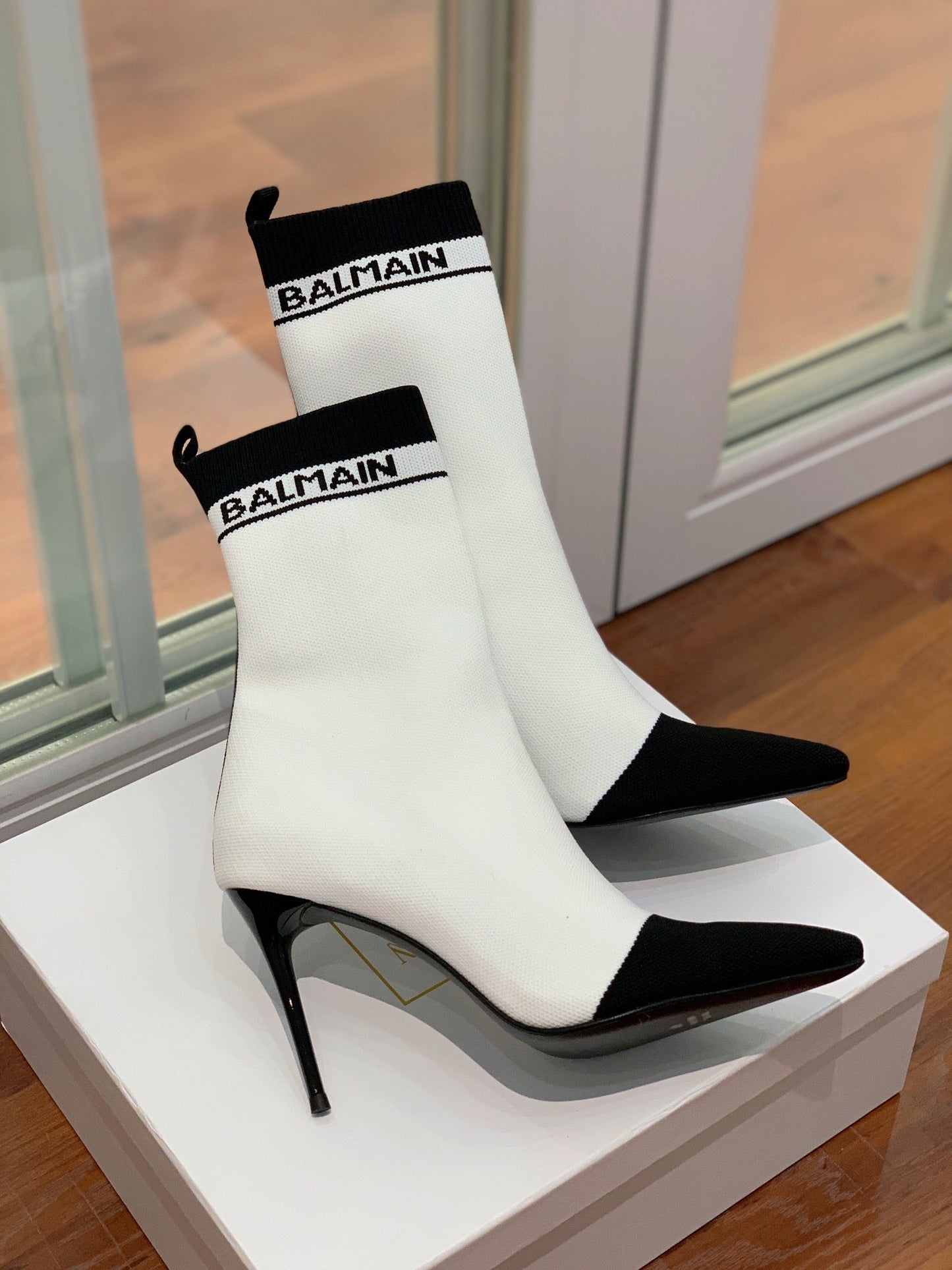 ЧОБОТИ BALMAIN 26S 105 ММ БІЛОГО ТА ЧОРНОГО КОЛЬОРУ З FLYKNIT, СТИЛЬ 18
