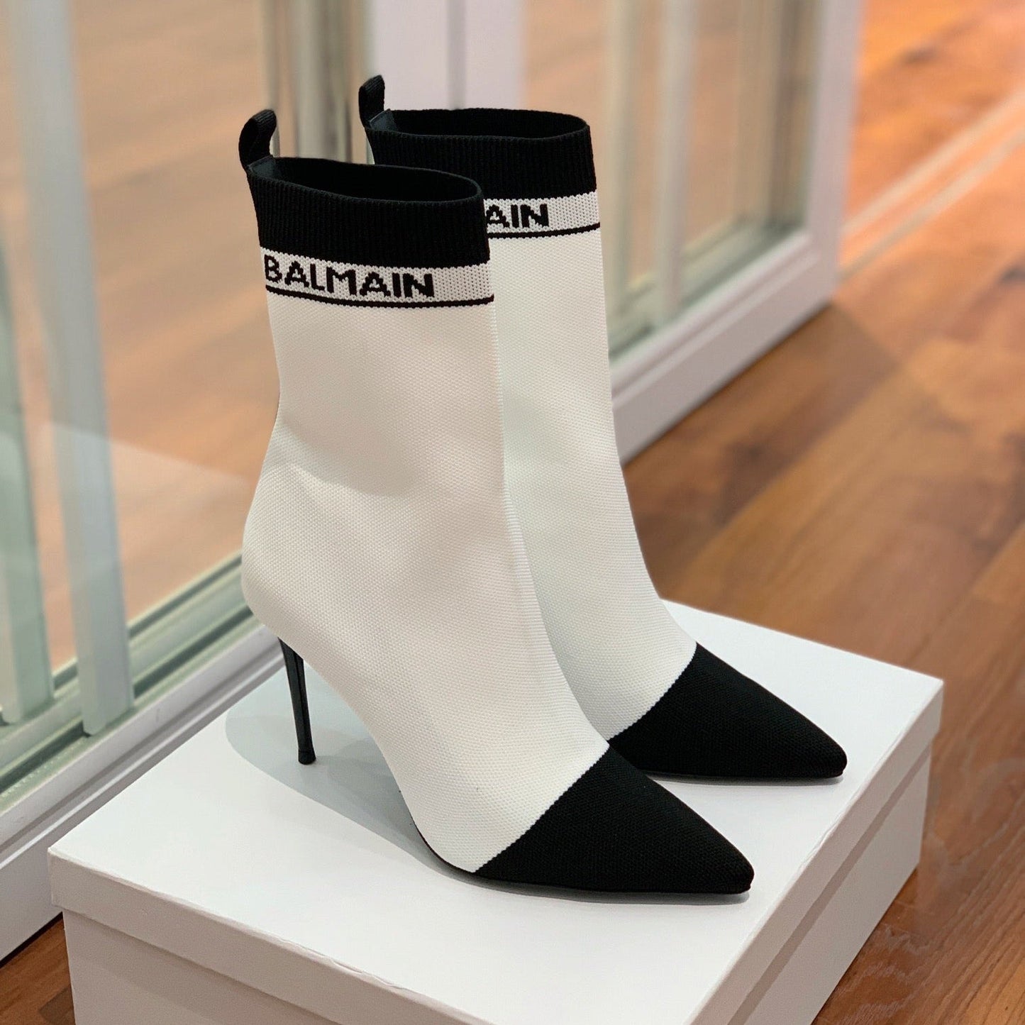 ЧОБОТИ BALMAIN 26S 105 ММ БІЛОГО ТА ЧОРНОГО КОЛЬОРУ З FLYKNIT, СТИЛЬ 18