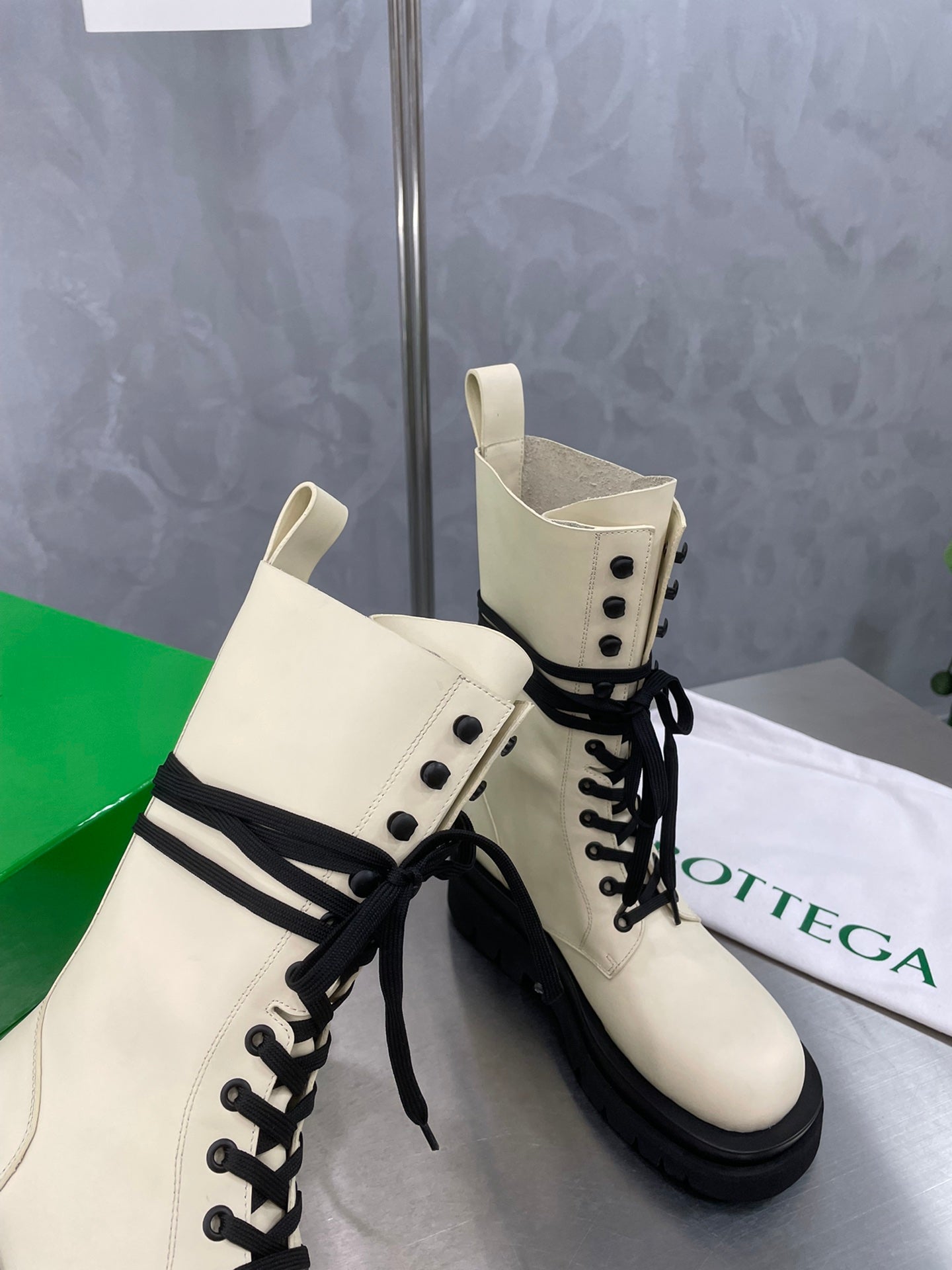 LUG LACE-UP BOOT IN BEIGE CREAM CALFSKIN 7 CM - 34