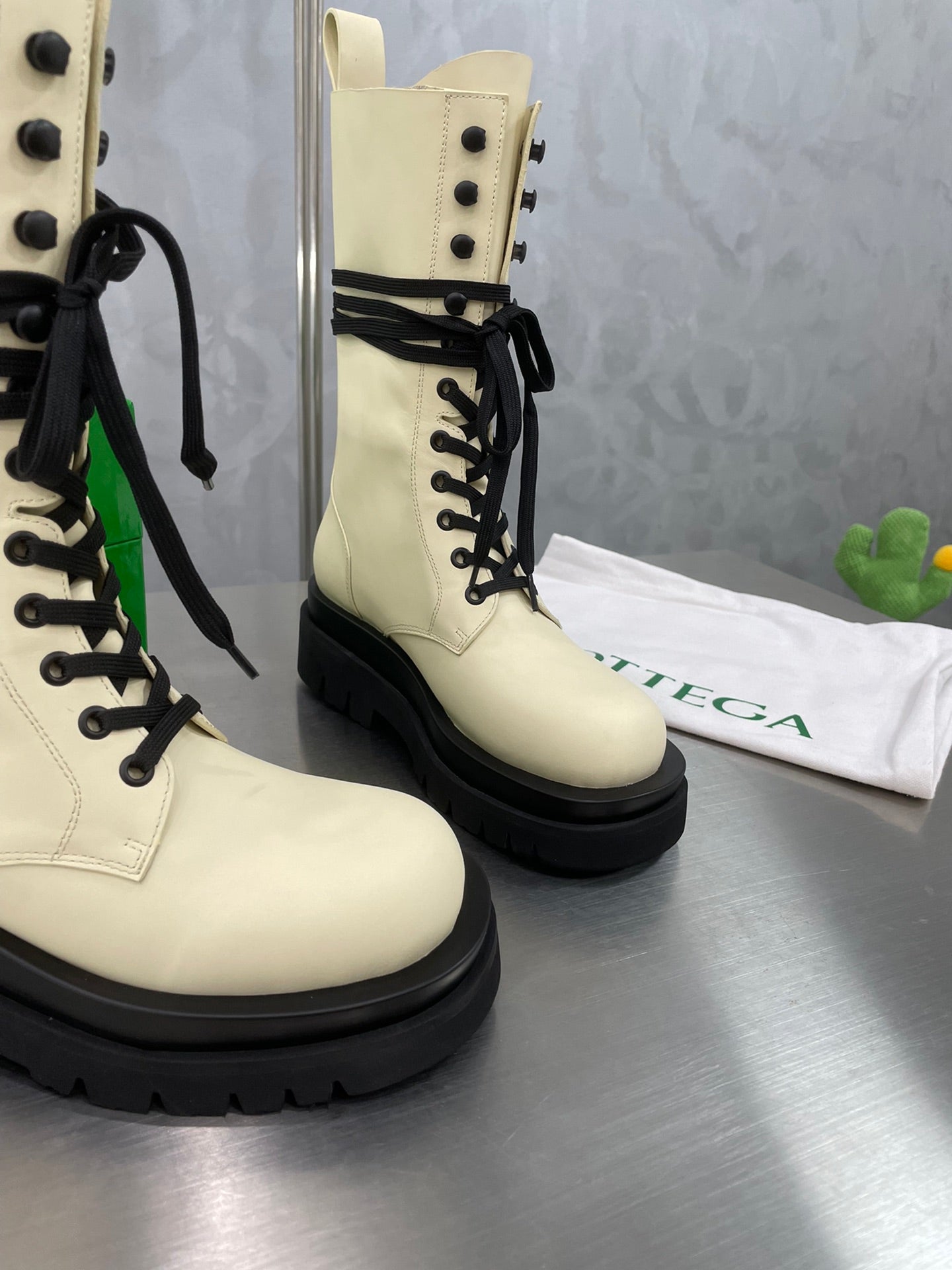 LUG LACE-UP BOOT IN BEIGE CREAM CALFSKIN 7 CM - 34