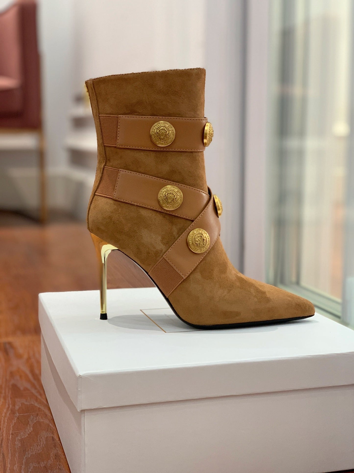 ЧЕРЕВИКИ BALMAIN 26S 105 ММ З КОРИЧНЕВОЇ ЗАМШІ ІЗ ЗОЛОТОЮ ФУРНІТУРОЮ