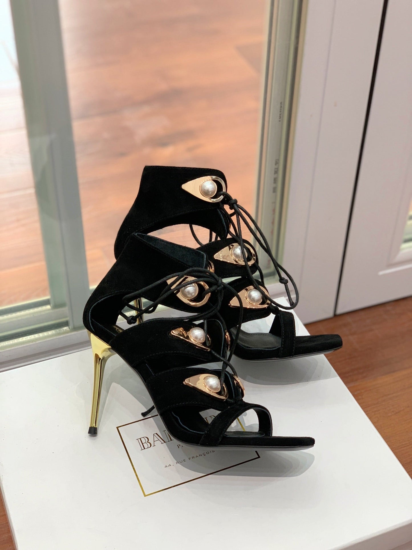 BALMAIN 25S HIGH HEELS 95MM IN BLACK SUEDE WITH PEARL - 36