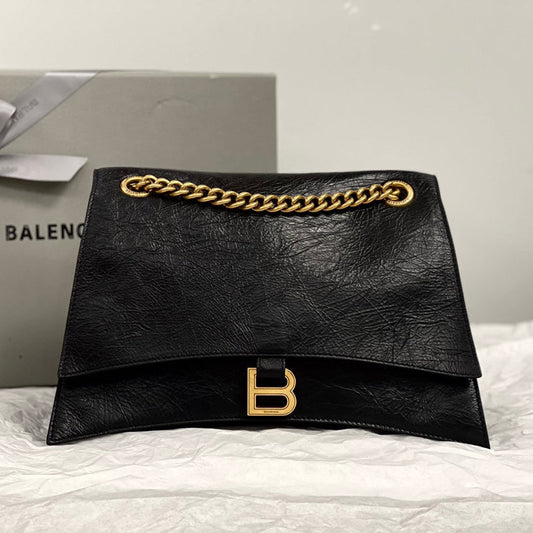 СУМКА CRUSH MEDIUM CHAIN BAG 31 З ЧОРНОЇ М'ЯТОЇ ТЕЛЯЧОЇ ШКІРИ ІЗ ЗОЛОТОЮ ФУРНІТУРОЮ