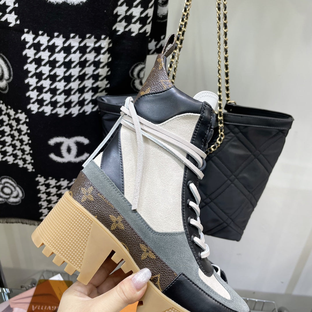 LAUREATE PLATFORM BOOTS IN WHITE CALFSKIN AND COIN GRAY SUEDE - 35