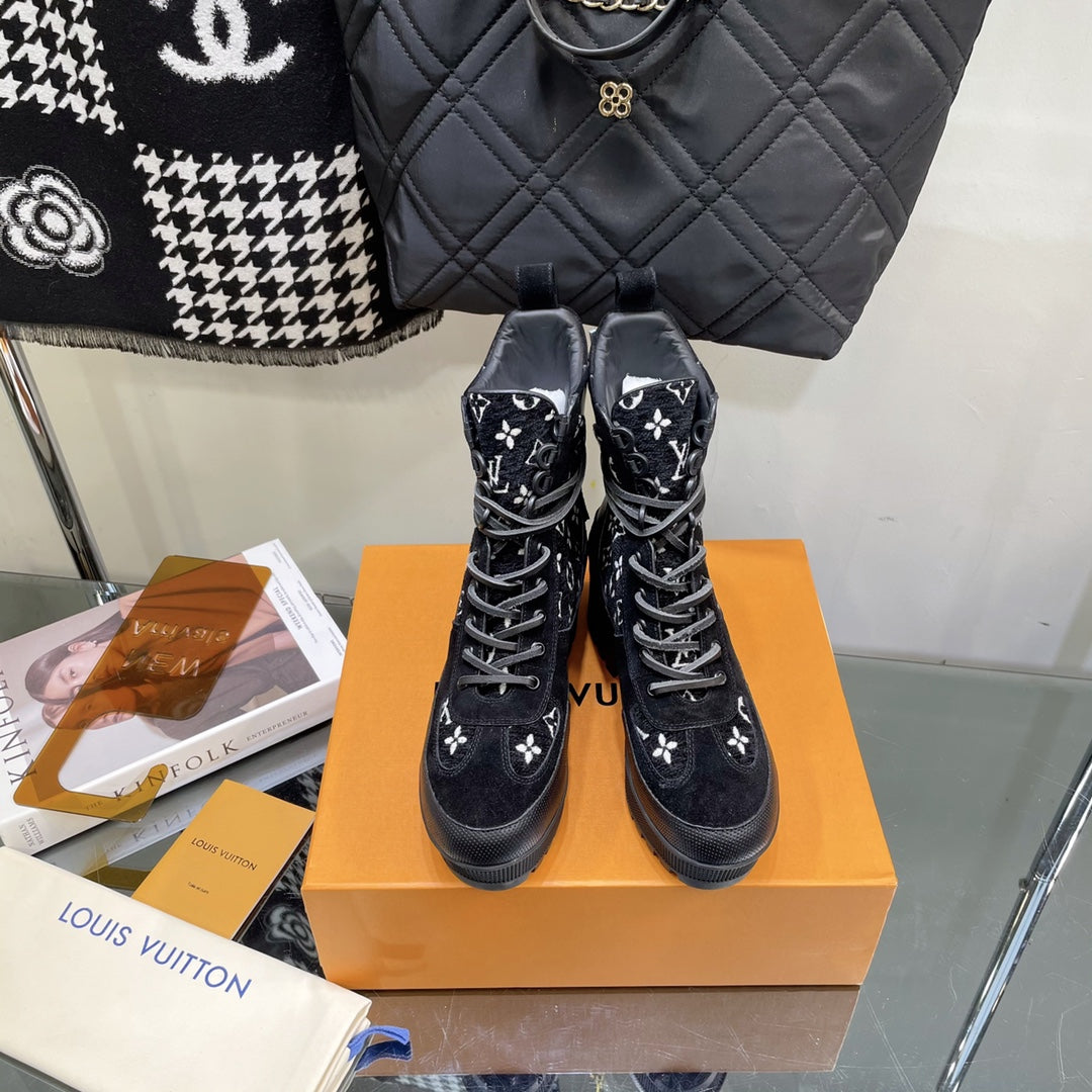 LAUREATE PLATFORM BOOTS IN BLACK MIX WHITE SUEDE AND MONOGRAM JACQUARD PATTERN - 35