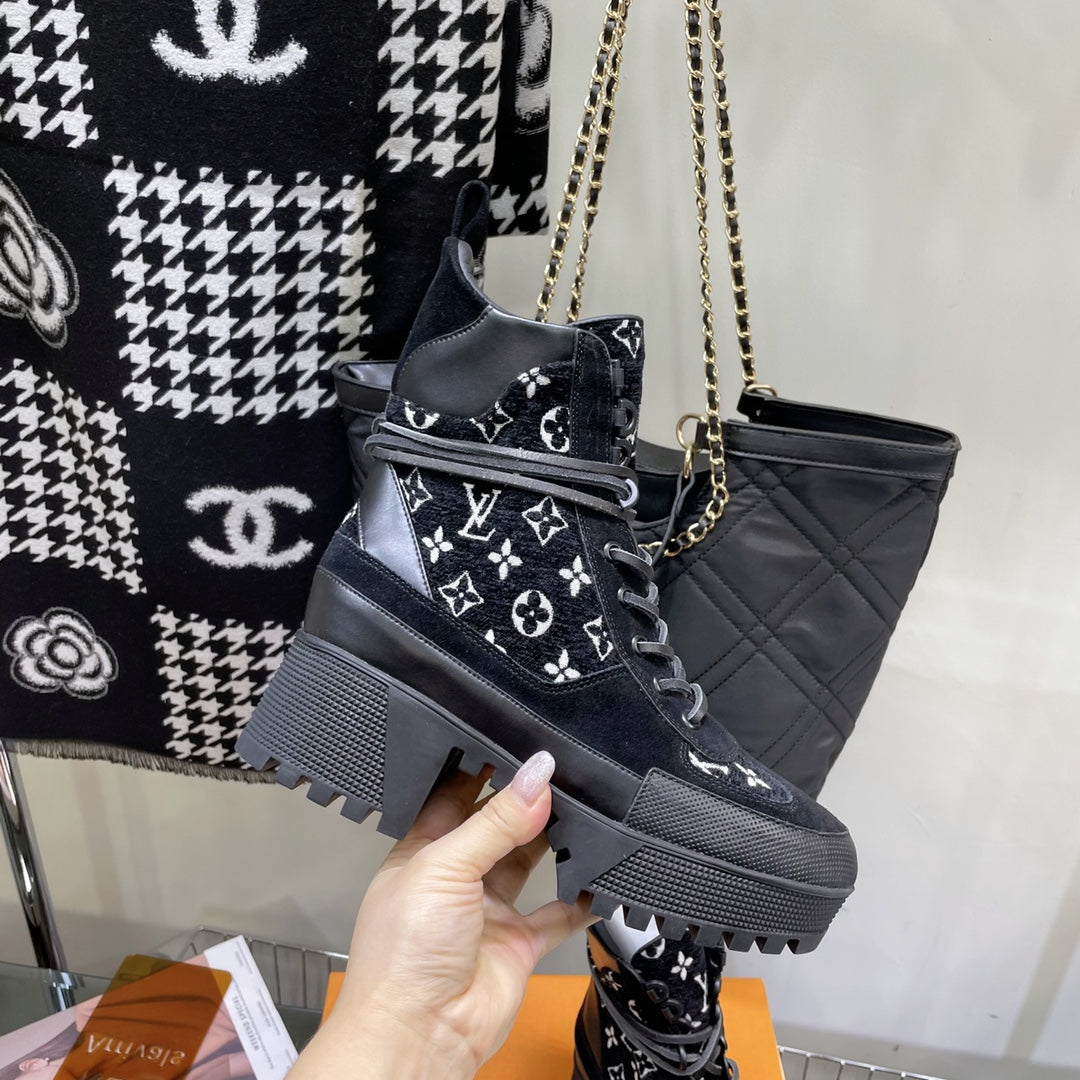 LAUREATE PLATFORM BOOTS IN BLACK MIX WHITE SUEDE AND MONOGRAM JACQUARD PATTERN - 35
