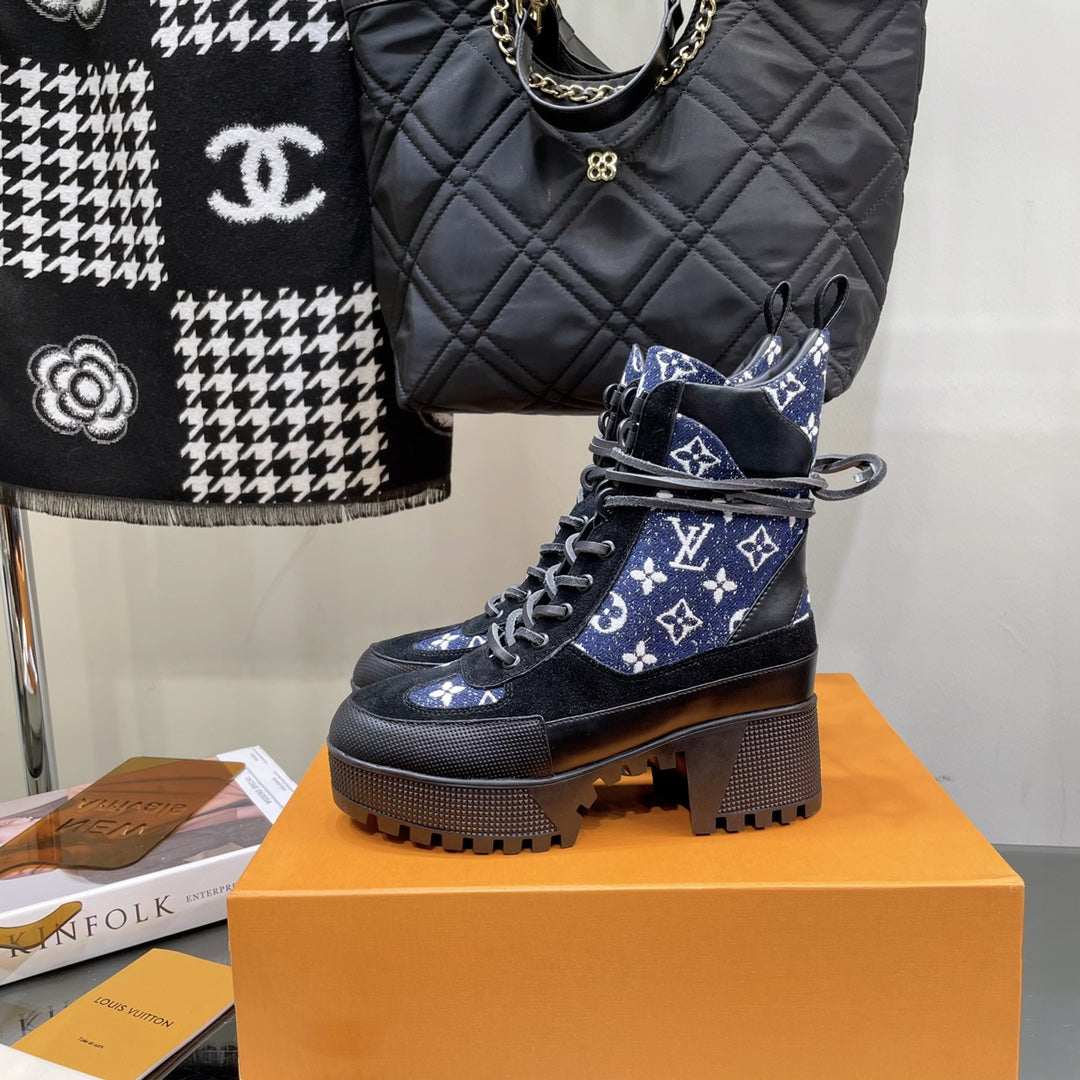 LAUREATE PLATFORM BOOTS IN BLACK SUEDE AND NAVY BLUE MONOGRAM JACQUARD PATTERN - 35