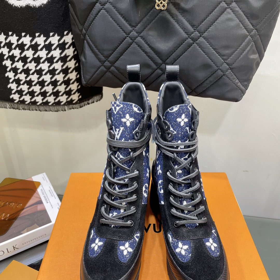 LAUREATE PLATFORM BOOTS IN BLACK SUEDE AND NAVY BLUE MONOGRAM JACQUARD PATTERN - 35