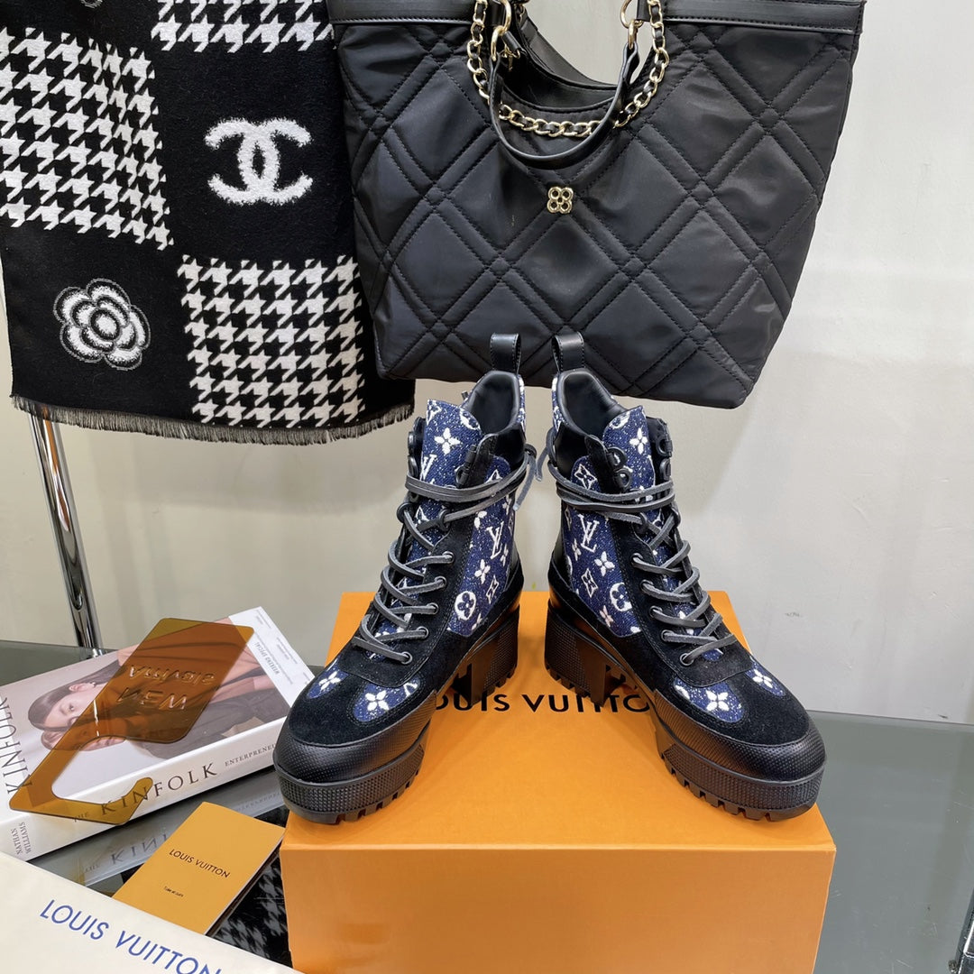 LAUREATE PLATFORM BOOTS IN BLACK SUEDE AND NAVY BLUE MONOGRAM JACQUARD PATTERN - 35