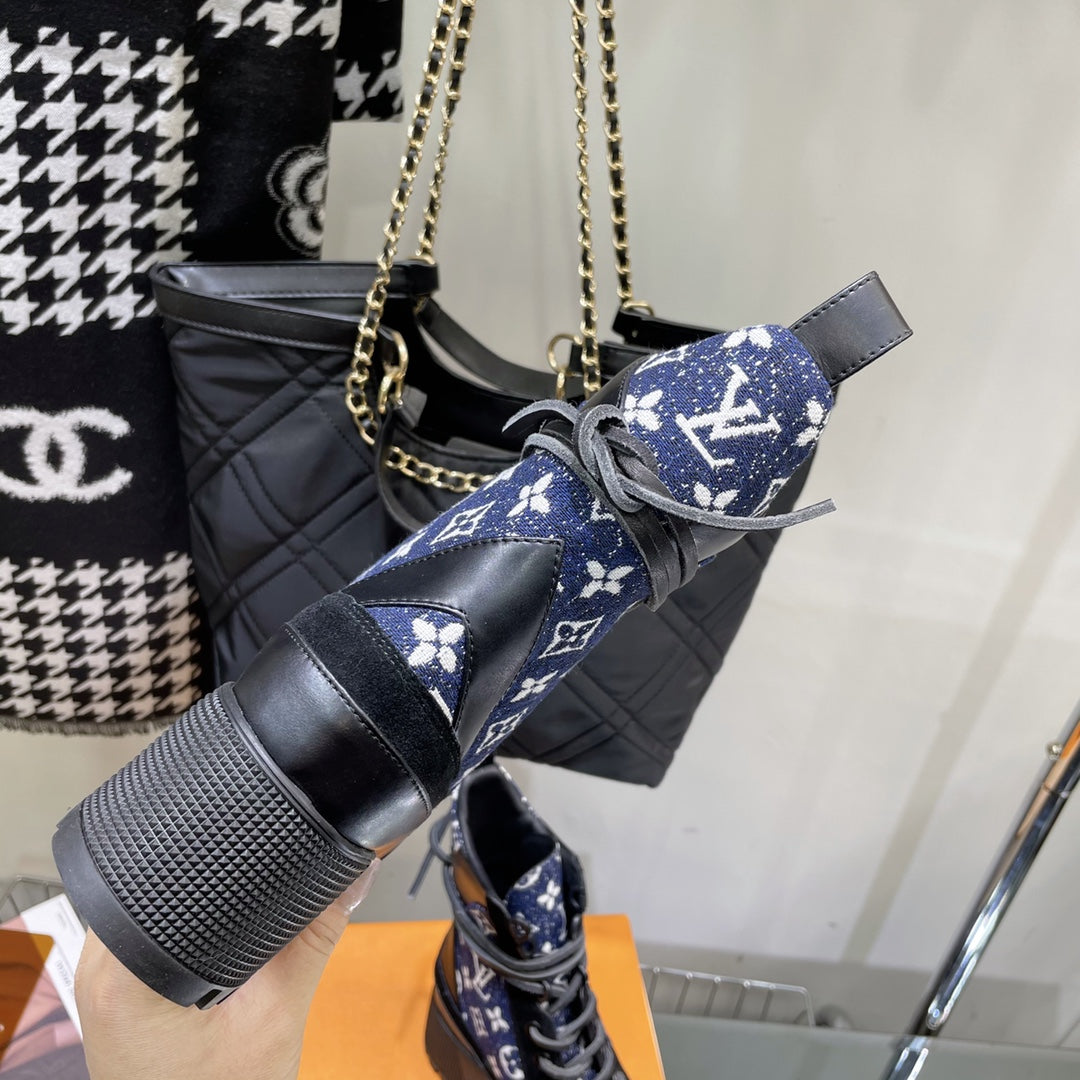 LAUREATE PLATFORM BOOTS IN BLACK SUEDE AND NAVY BLUE MONOGRAM JACQUARD PATTERN - 35