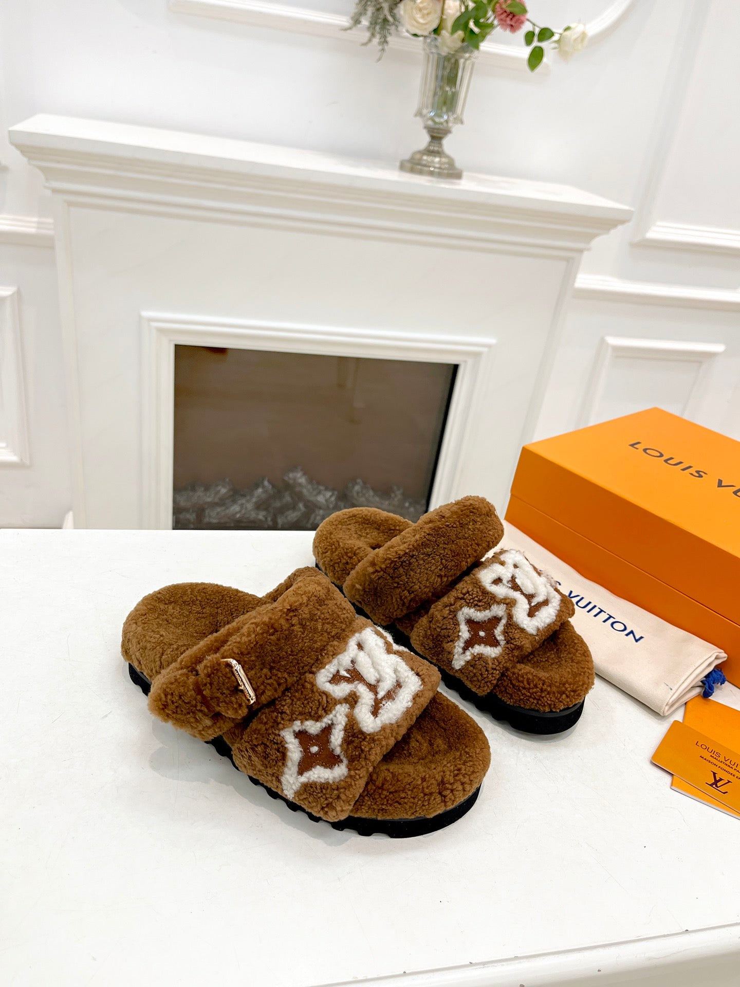 DAD SANDAL MULE IN CARAMEL BROWN MIX WHITE FLEECE - 35