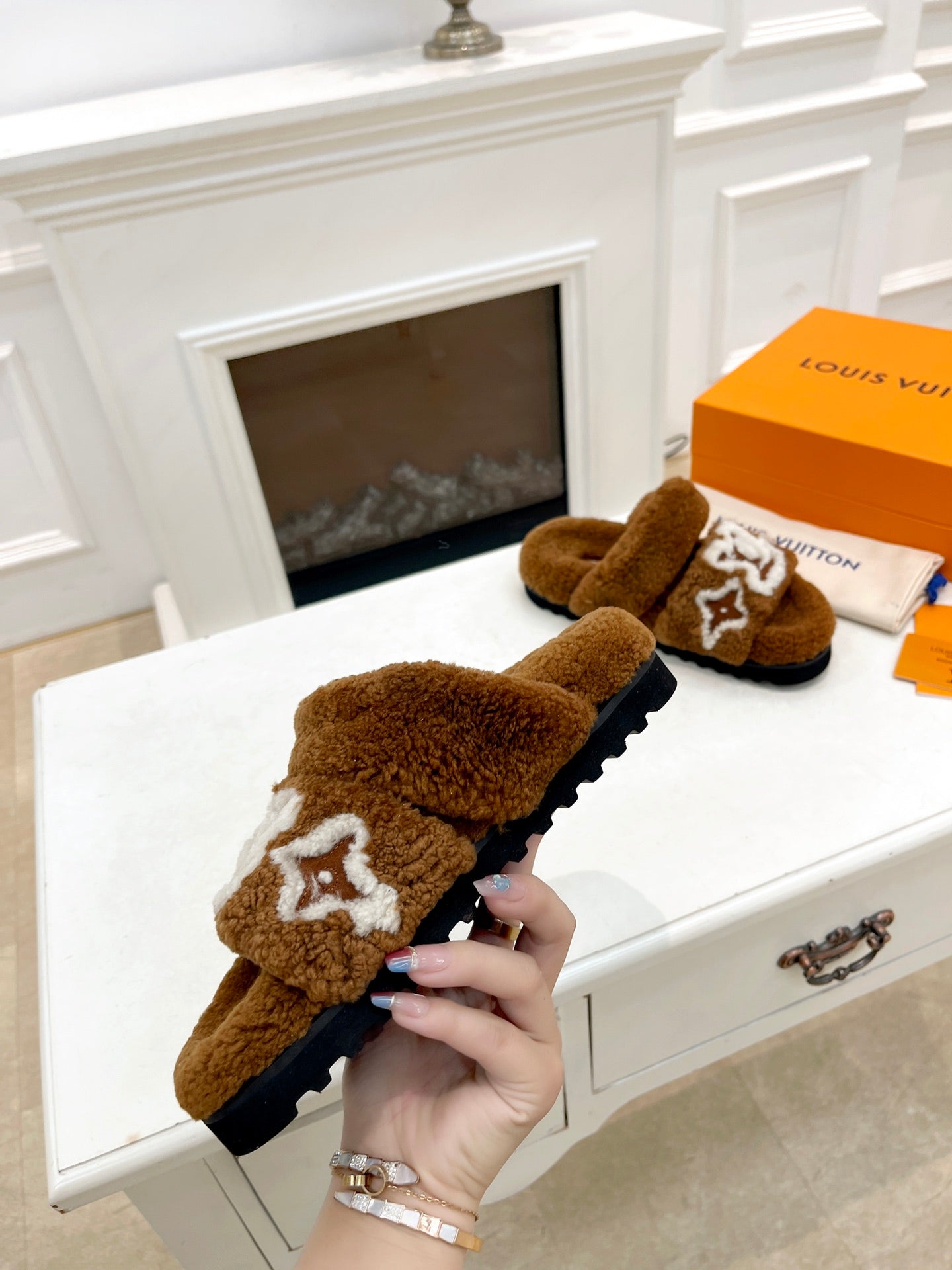 DAD SANDAL MULE IN CARAMEL BROWN MIX WHITE FLEECE - 35