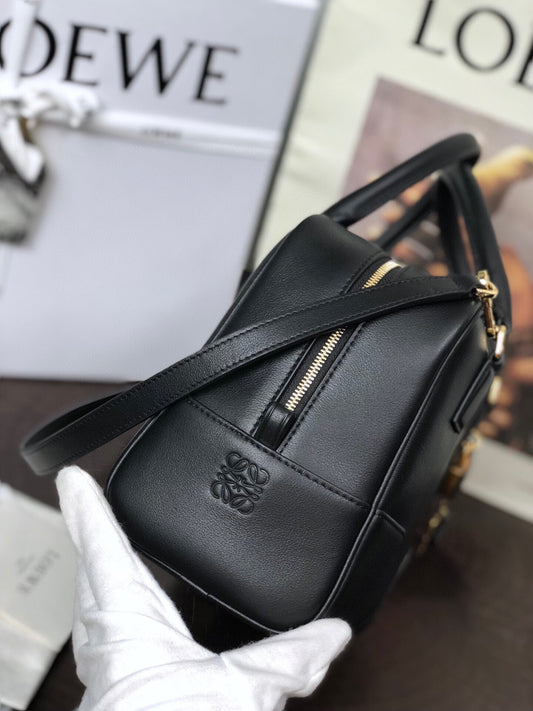 СУМКА LOEWE AMAZONA 19 З ЧОРНОЇ ШКІРИ НАППА З ТЕЛЯЧОЇ ШКІРИ