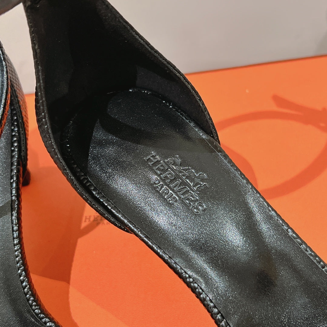 PREMIERE 70 SANDAL IN BLACK GRAINED CALFSKIN - 35