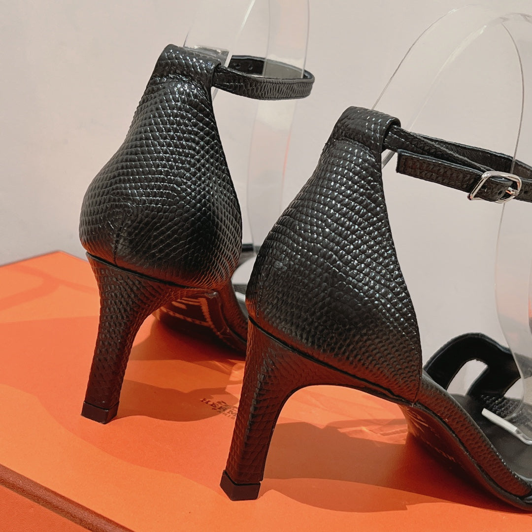 PREMIERE 70 SANDAL IN BLACK GRAINED CALFSKIN - 35