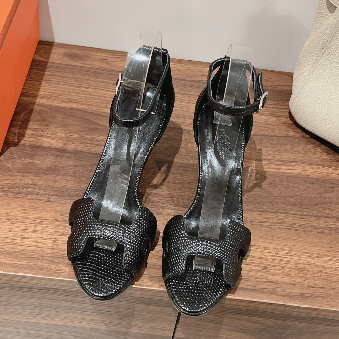 PREMIERE 70 SANDAL IN BLACK GRAINED CALFSKIN - 35