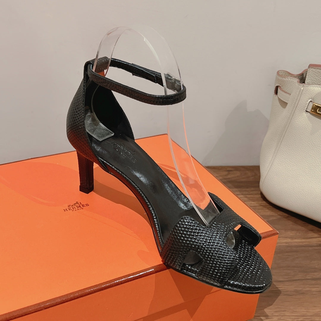 PREMIERE 70 SANDAL IN BLACK GRAINED CALFSKIN - 35