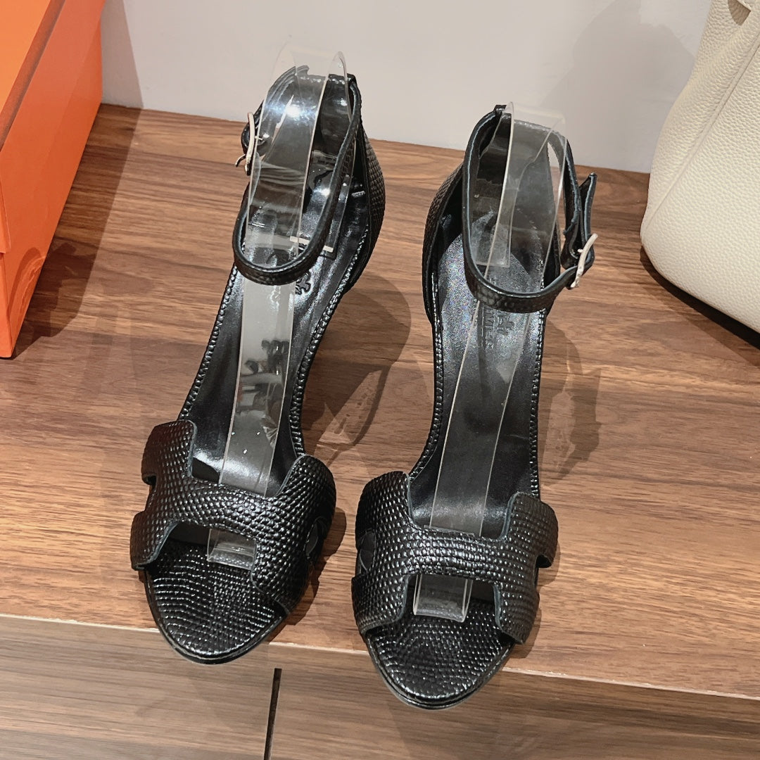 PREMIERE 105 SANDAL IN BLACK GRAINED CALFSKIN - 35