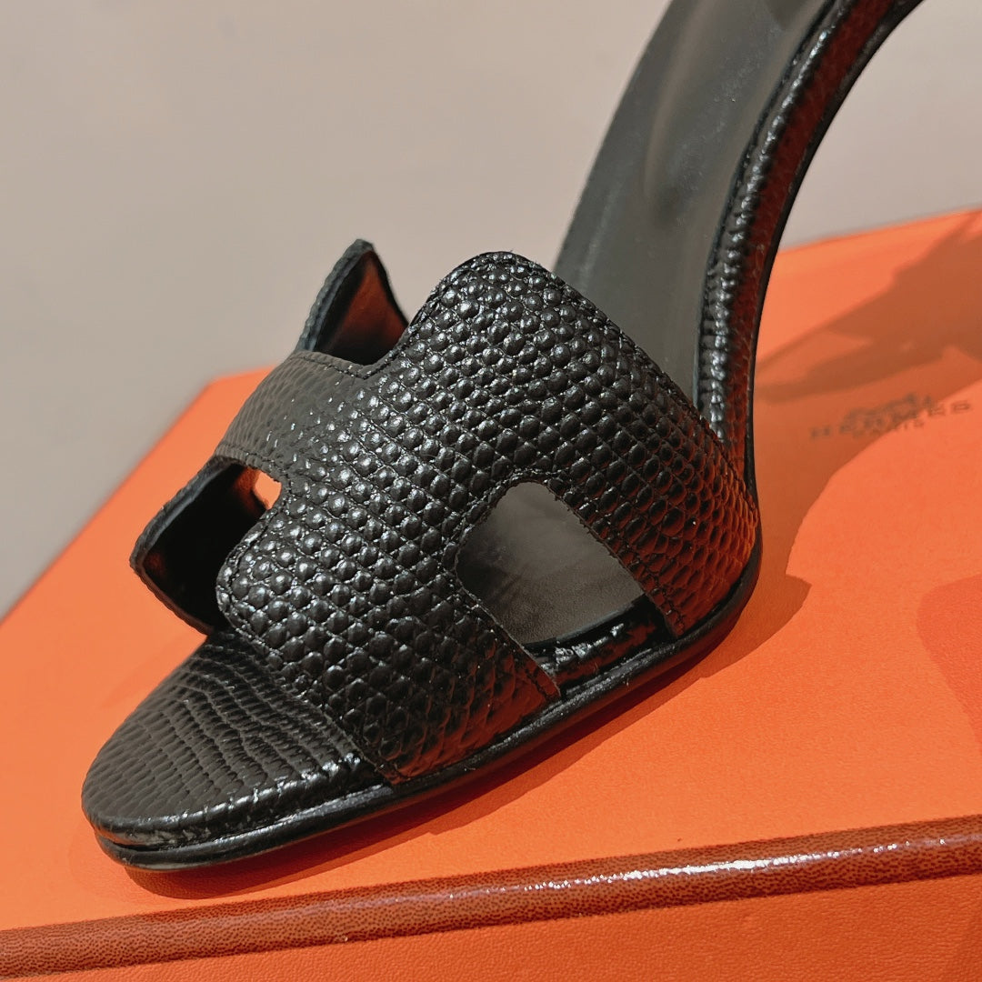 PREMIERE 105 SANDAL IN BLACK GRAINED CALFSKIN - 35