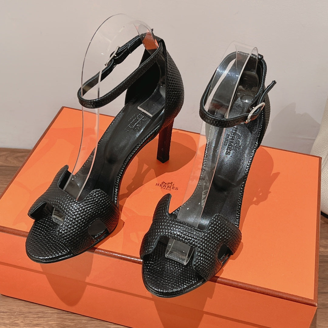 PREMIERE 105 SANDAL IN BLACK GRAINED CALFSKIN - 35