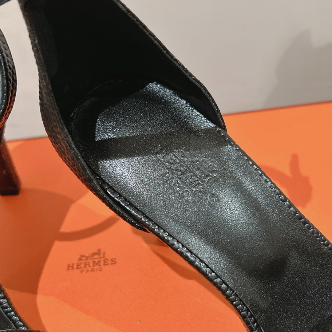 PREMIERE 105 SANDAL IN BLACK GRAINED CALFSKIN - 35