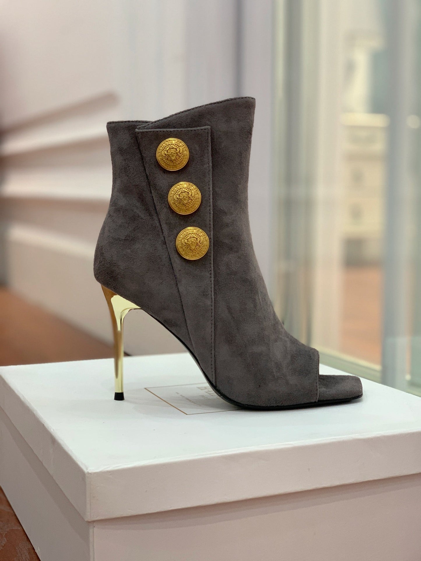 БОТІНКИ BALMAIN 26S З ВІДКРИТИМ НОСКОМ 95 ММ З СІРУВАТО-КОРИЧНЕВОЇ ЗАМШІ