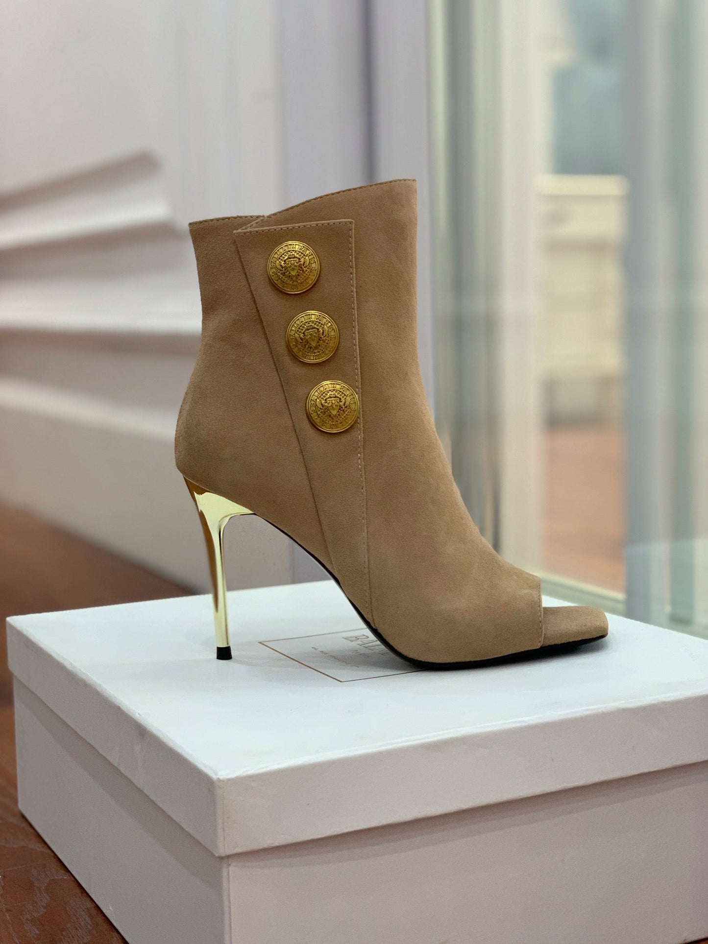 BALMAIN 26S ВІДКРИТІ ЧОБОТИ 95 ММ ЗІ СВІТЛО-КОРИЧНЕВОЇ ЗАМШІ