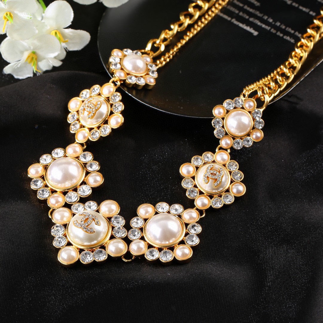 CHANEL 25S CHAIN BELT IN GOLD METALLIC WITH PEARL 614283 - 30