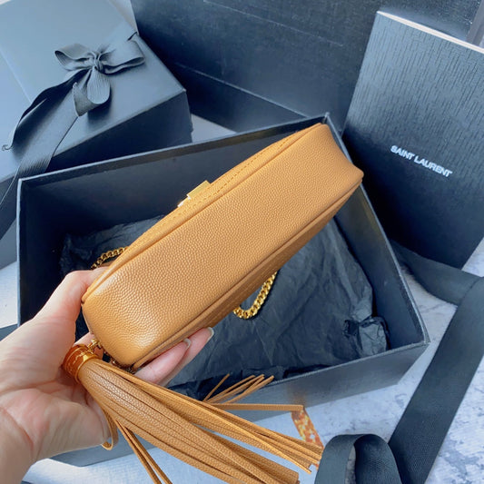 СУМКА-ФОТОАПАРАТ LOU MINI 19 З ТЕЛЯЧОЇ ШКІРИ З ВІЗЕРУНКОМ "ІКРА" КОЛЬОРУ МАНГОВИЙ ПОМАРАНЧ І ЗОЛОТОЮ ФУРНІТУРОЮ