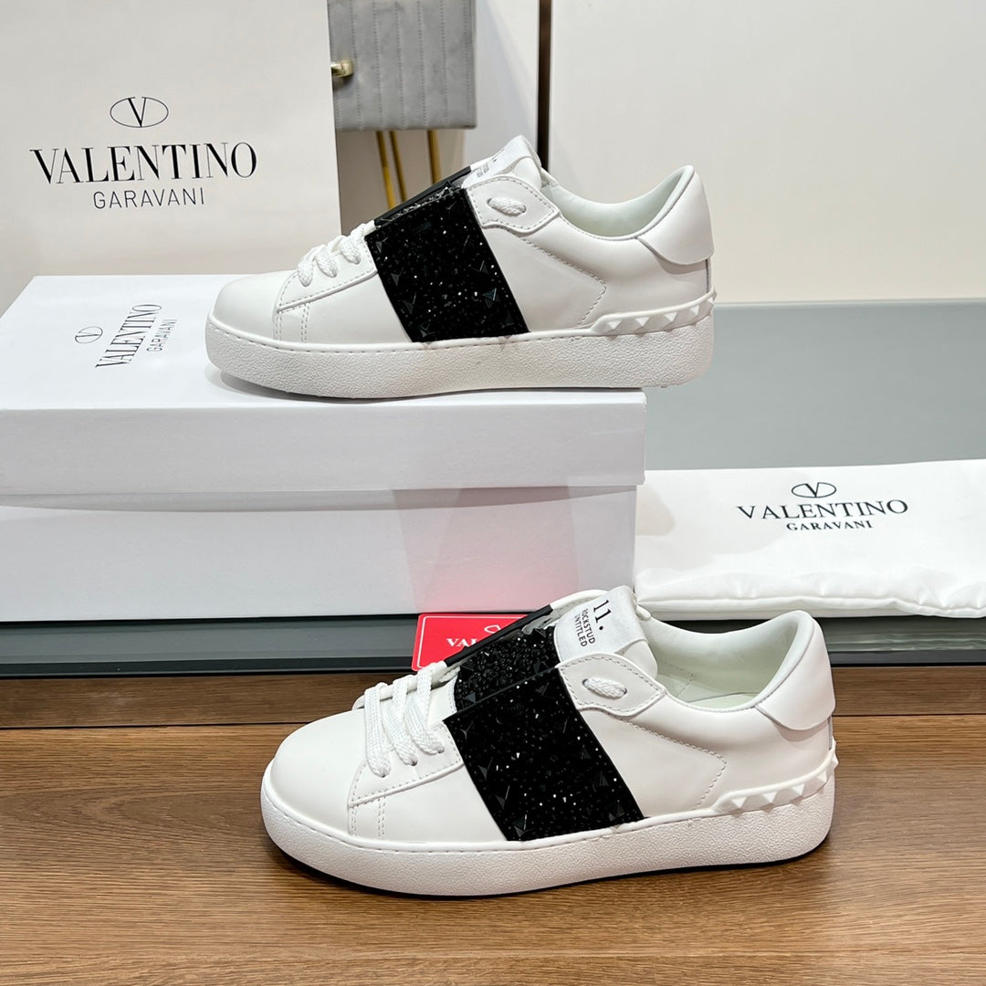VALENTINO 25S GARAVANI ROCKSTUD UNTITLED STUDDED SNEAKERS IN WHITE LAMBSKIN AND BLACK STONE-EMBELLISHED - 35