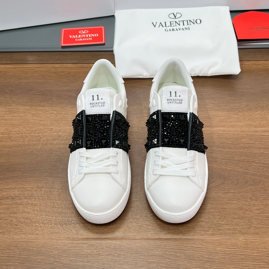 VALENTINO 25S GARAVANI ROCKSTUD UNTITLED STUDDED SNEAKERS IN WHITE LAMBSKIN AND BLACK STONE-EMBELLISHED - 35